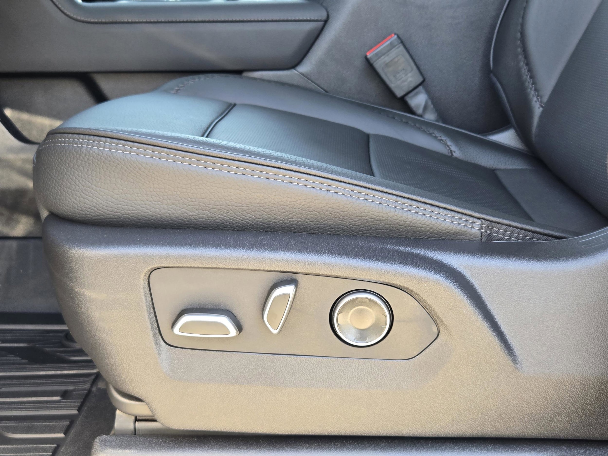 2026 GMC Sierra 3500HD Denali - Photo 20