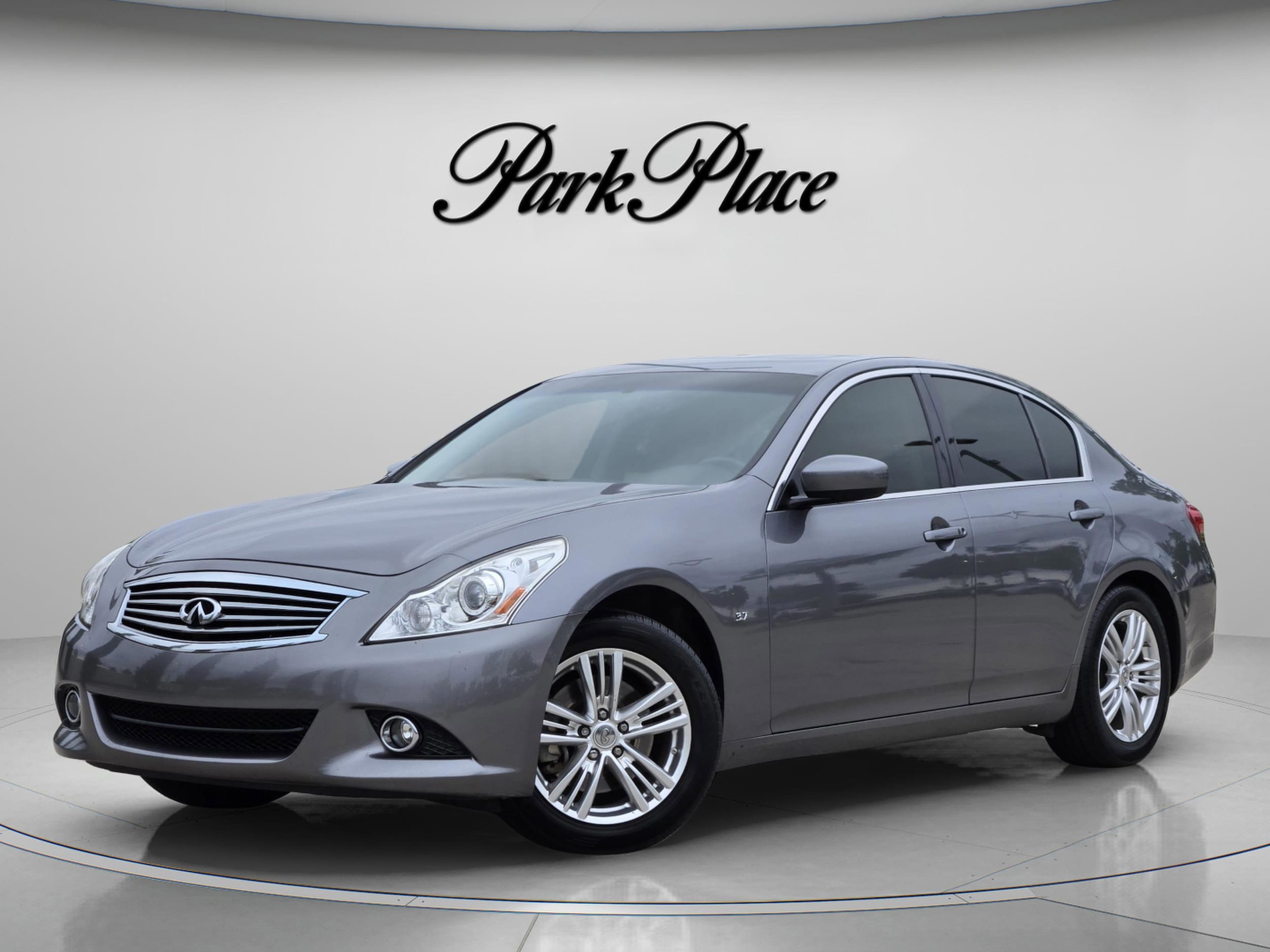 2015 INFINITI Q40 Base