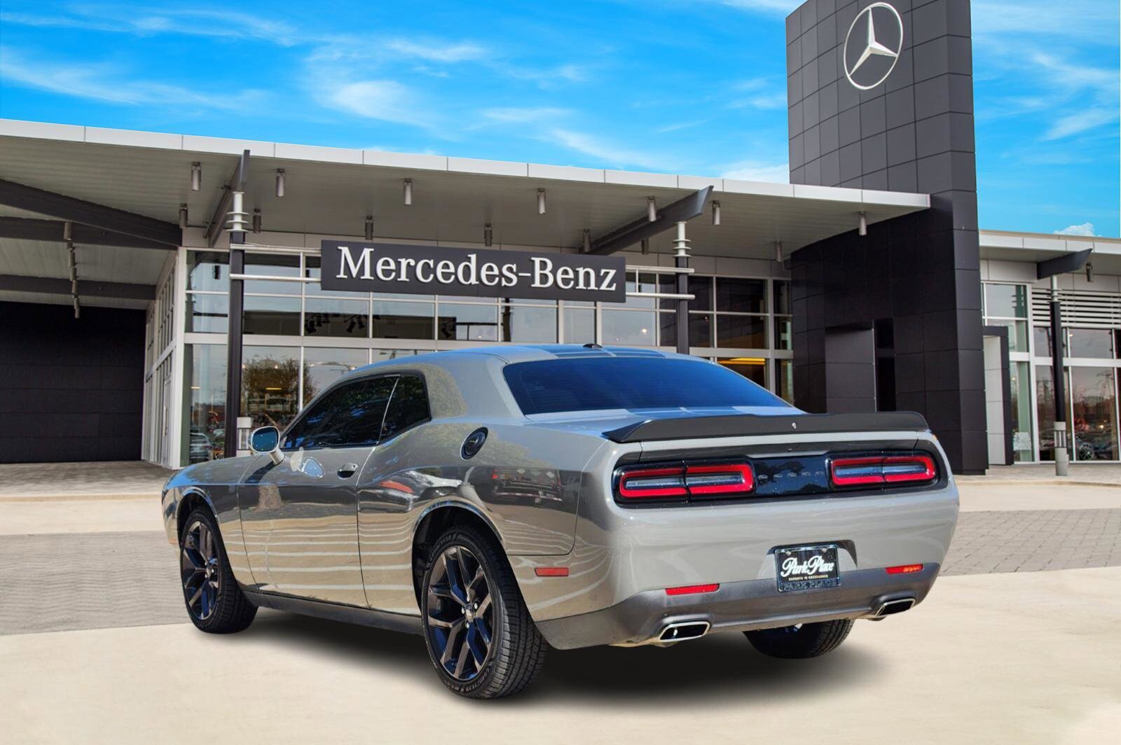 2023 Dodge Challenger SXT photo 2