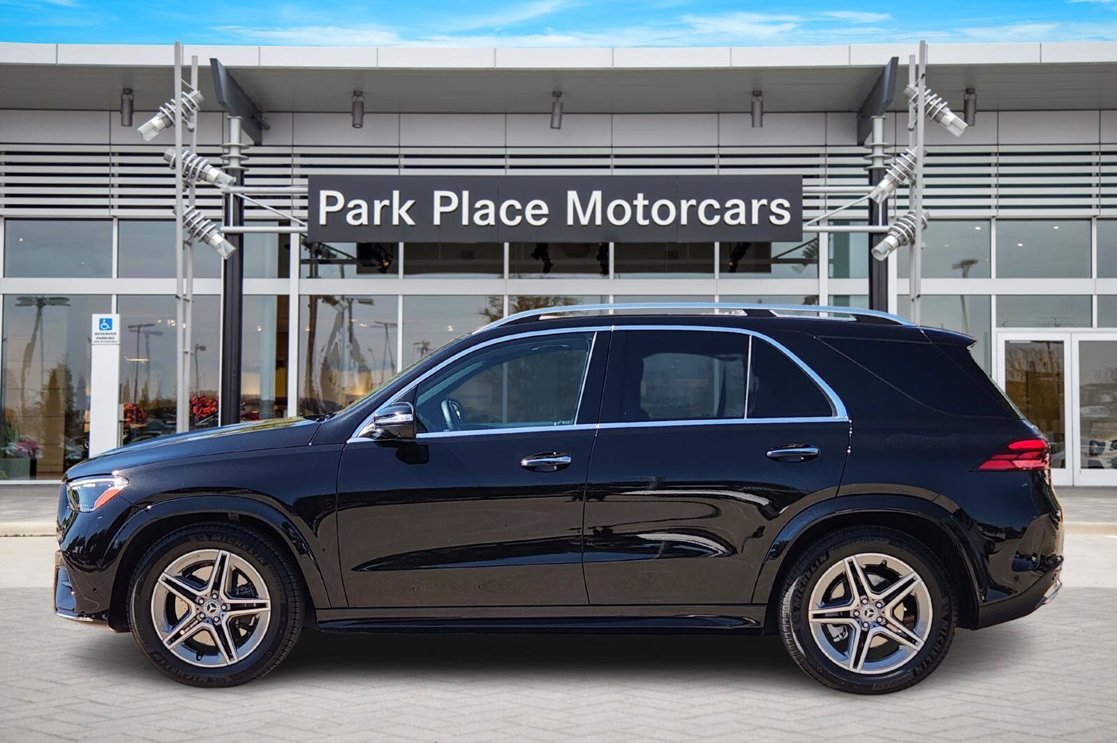 2025 Mercedes Benz GLE 450 4MATIC photo 3