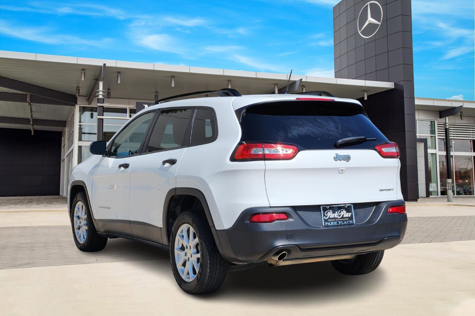 2017 Jeep Cherokee Sport photo 4