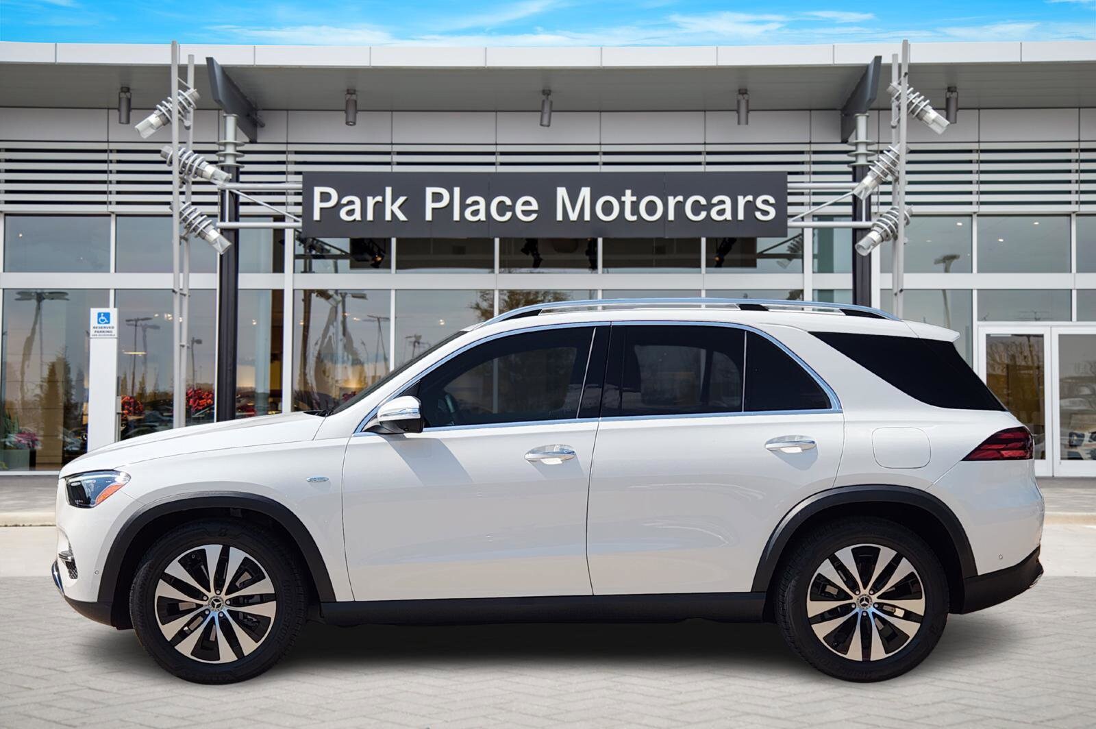 2025 Mercedes Benz GLE 450e 4MATIC photo 3