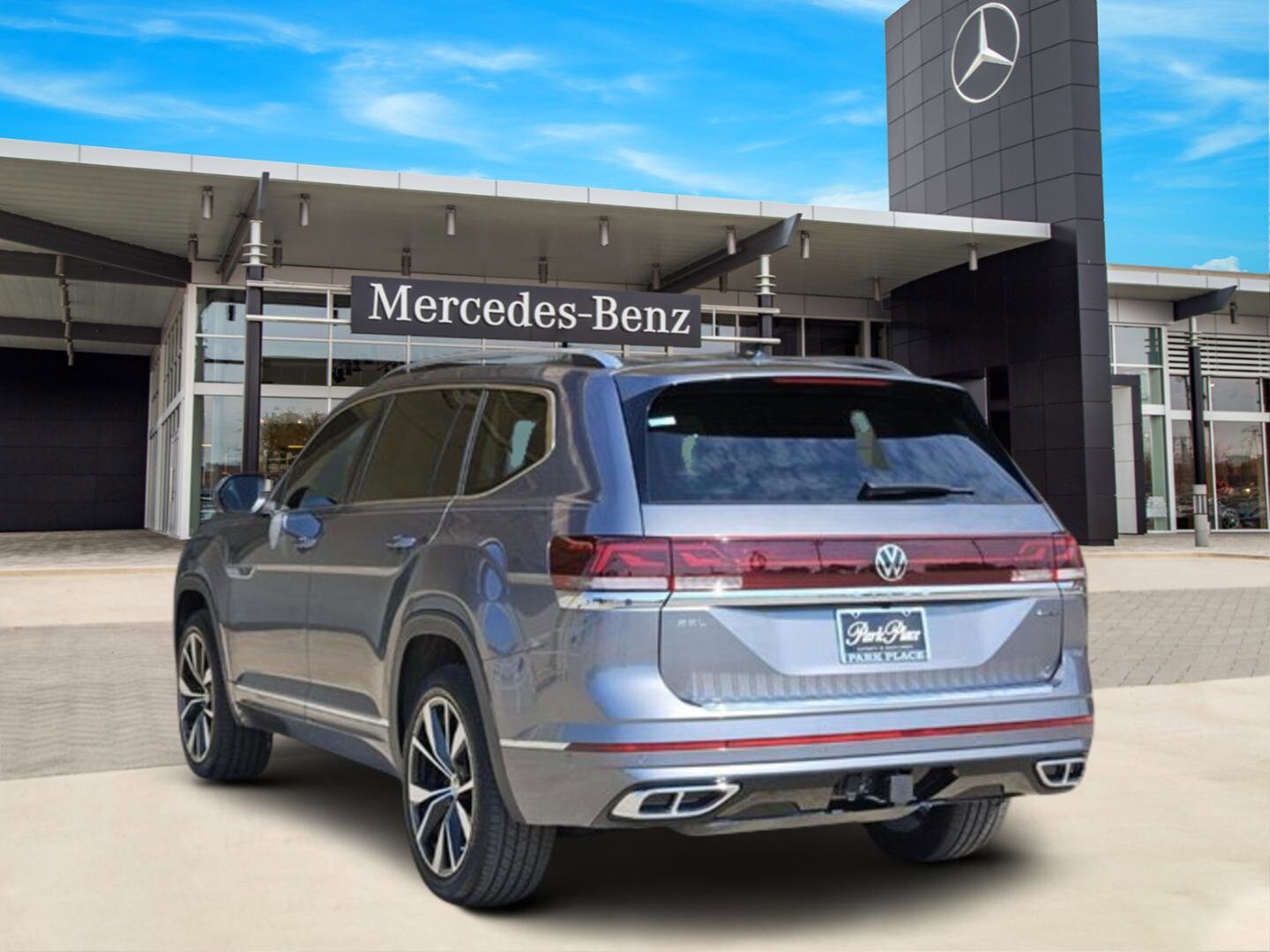 2024 Volkswagen Atlas SEL Premium R-Line photo 2