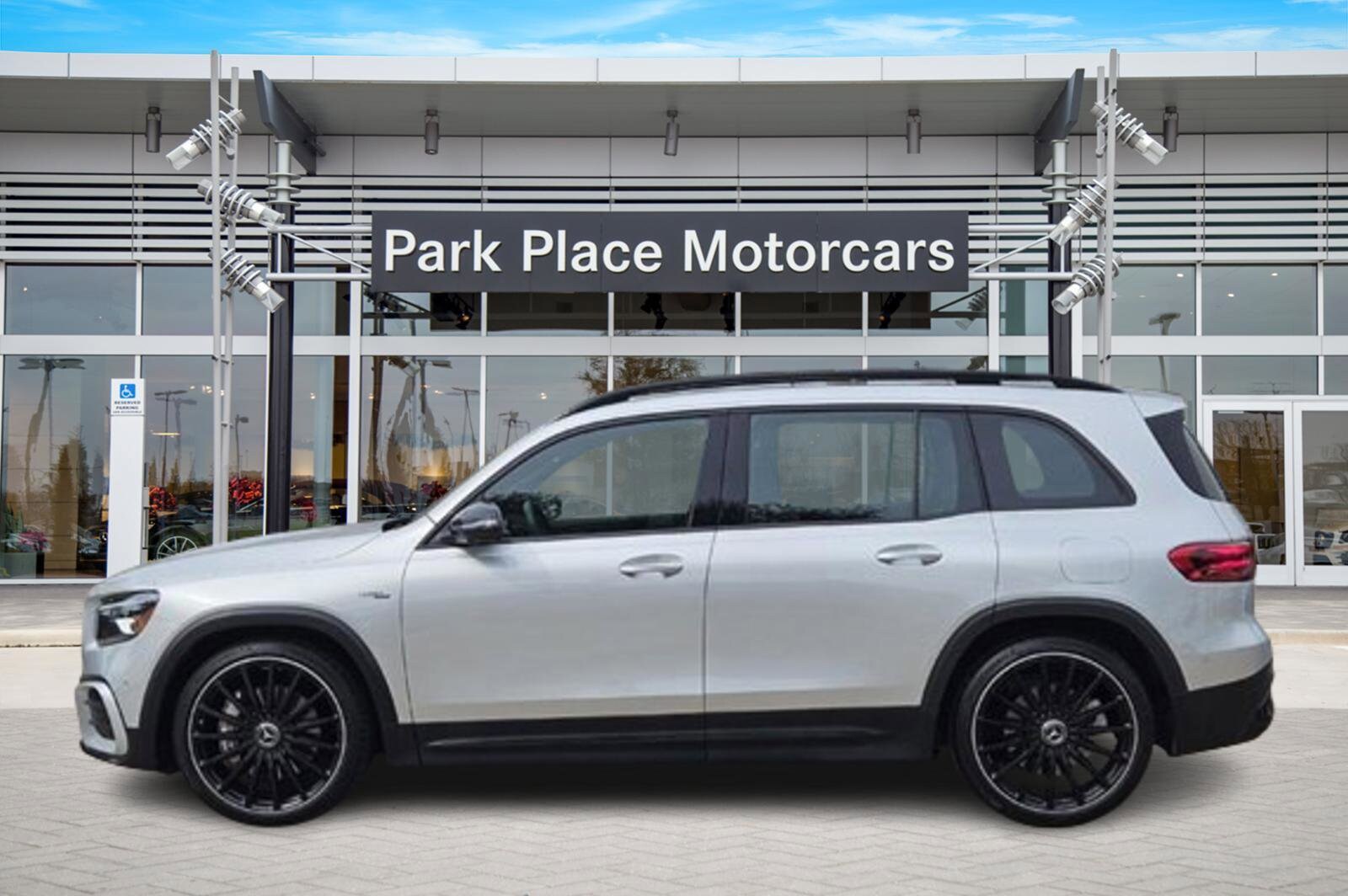 2024 Mercedes Benz GLB 35 photo 3