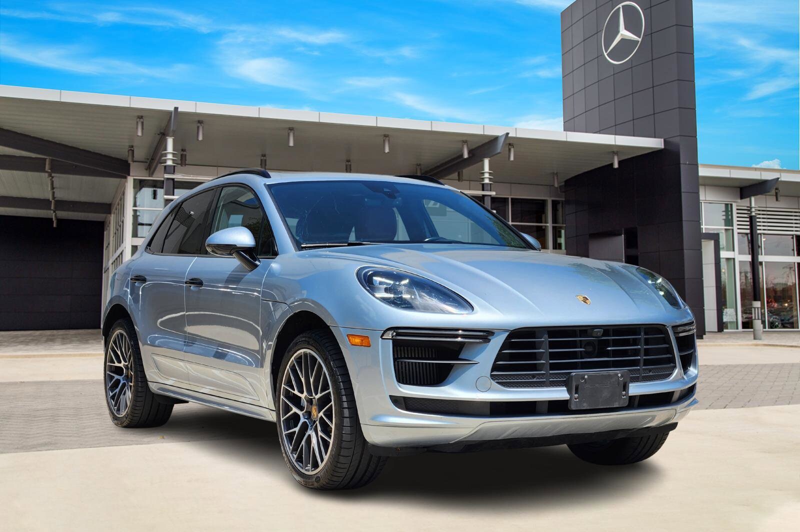 2021 Porsche Macan Turbo photo 2