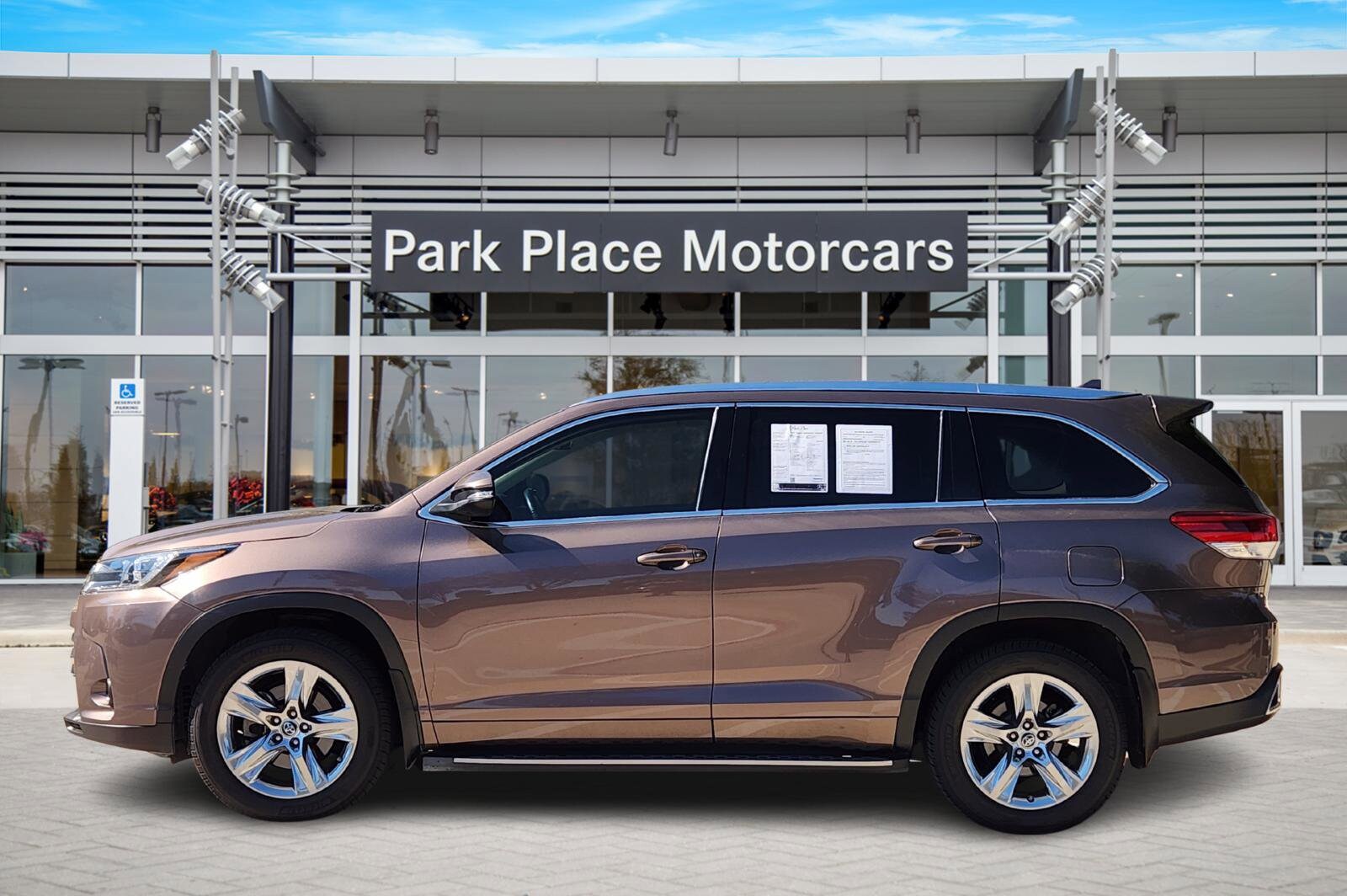 2017 Toyota Highlander Limited photo 3