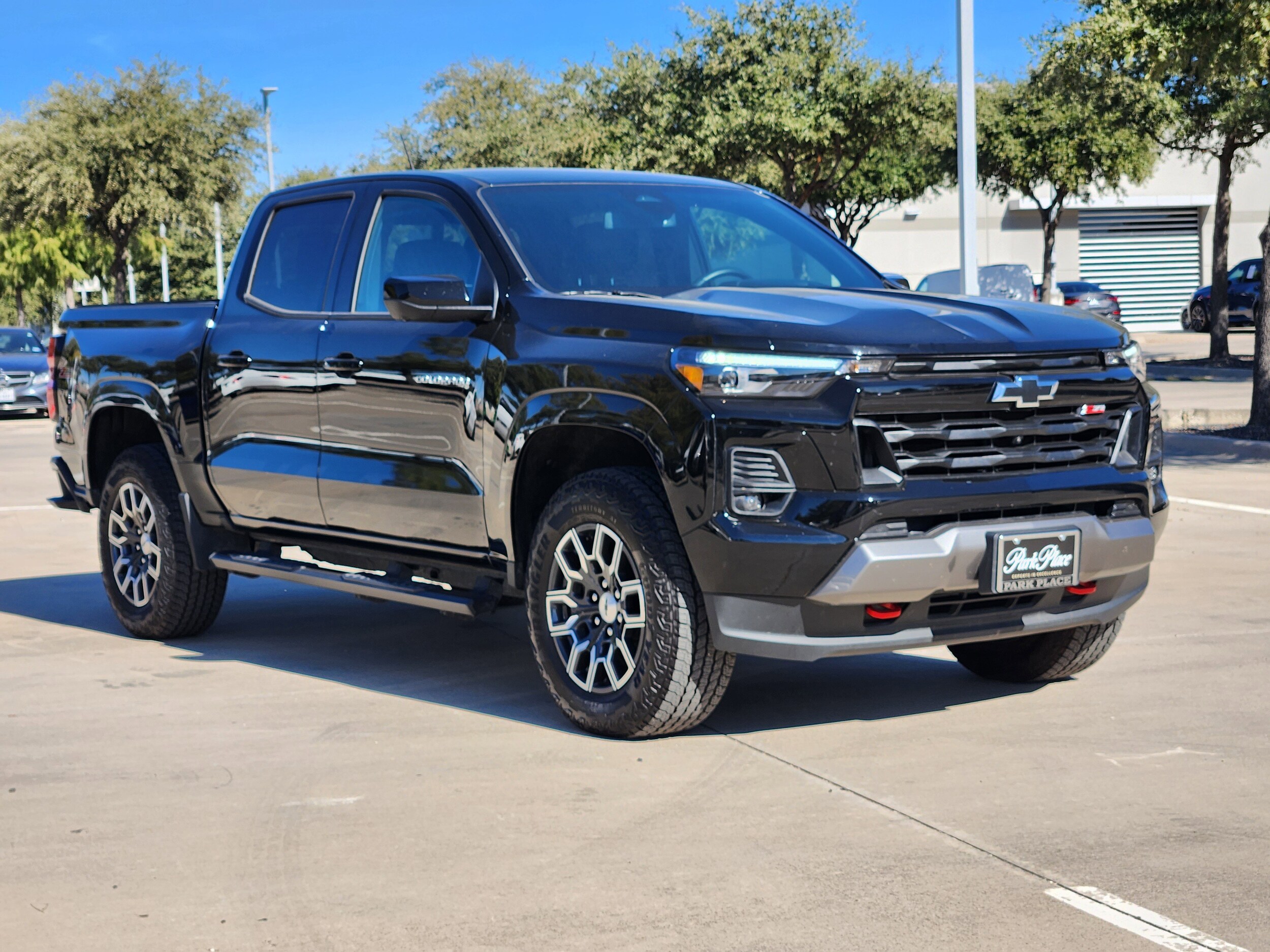 2024 Chevrolet Colorado Z71 photo 2