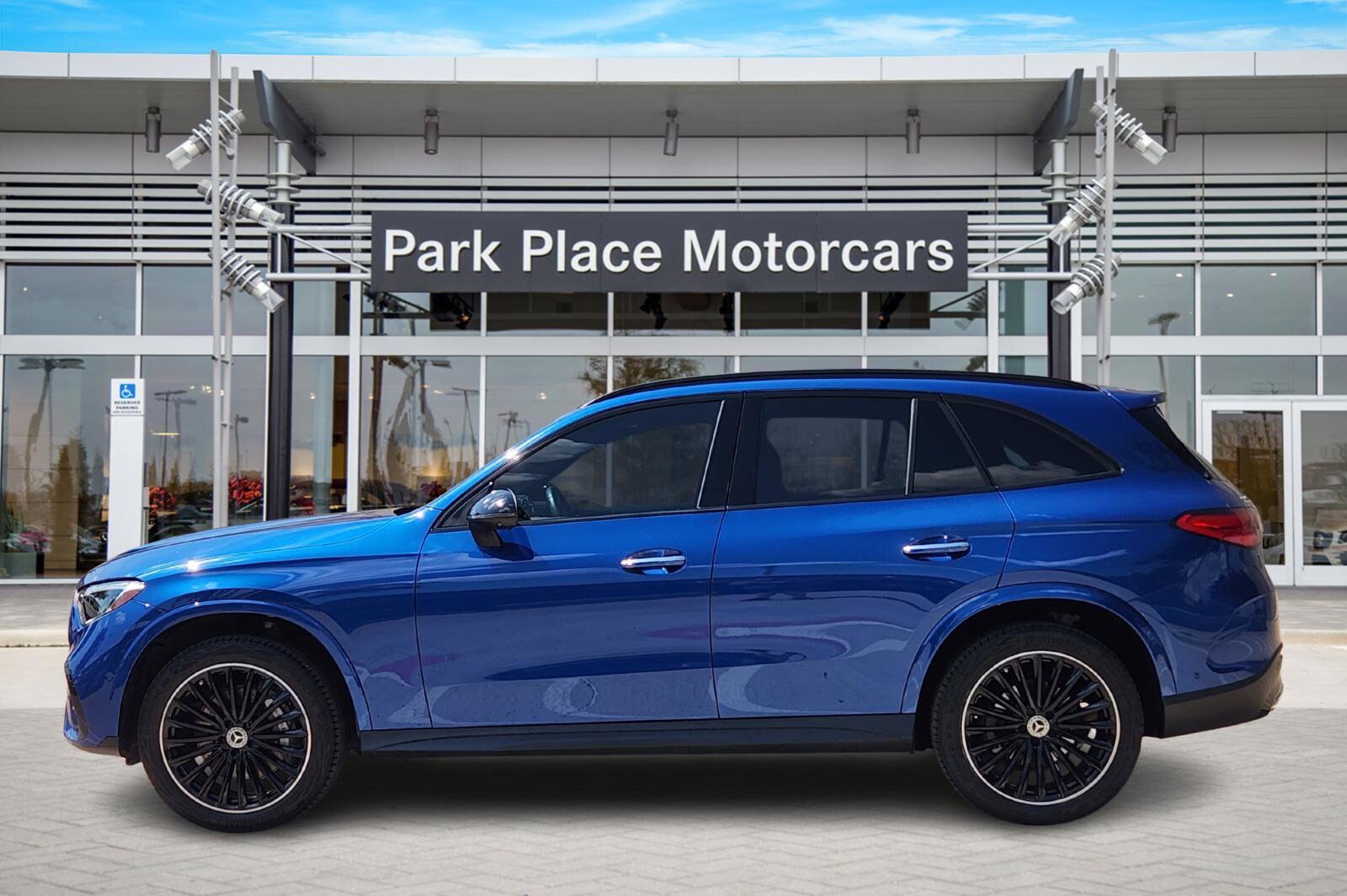 2023 Mercedes Benz GLC 300 4MATIC photo 2