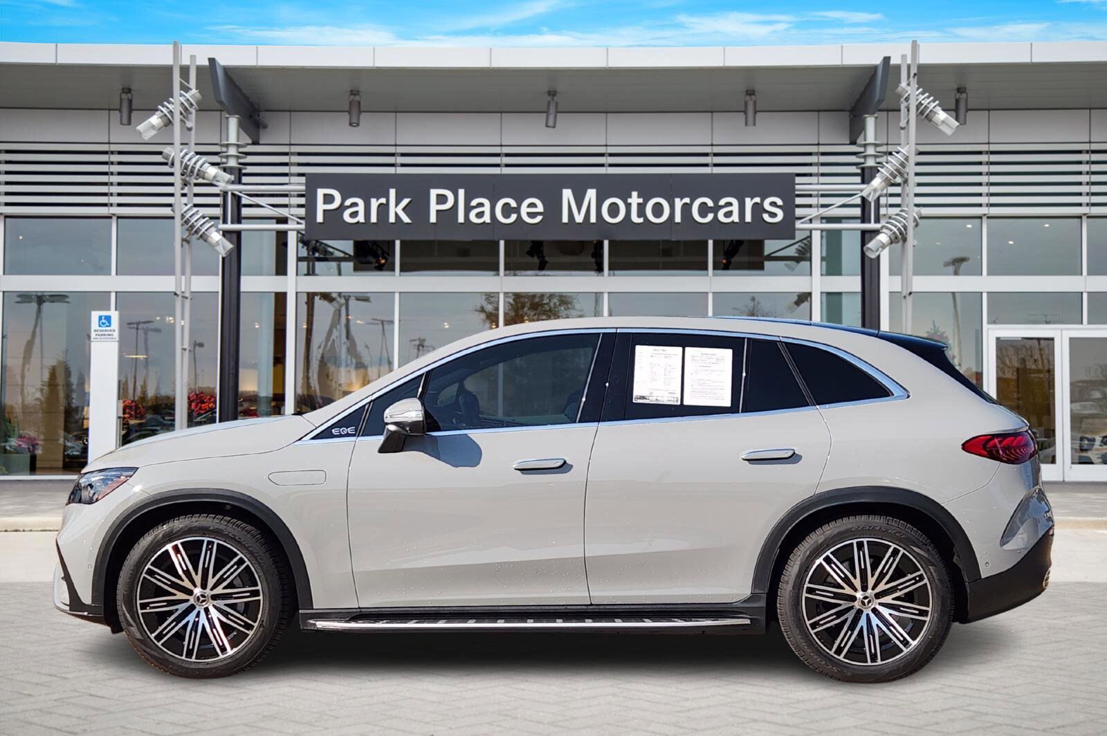 2023 Mercedes Benz 500 4MATIC photo 3