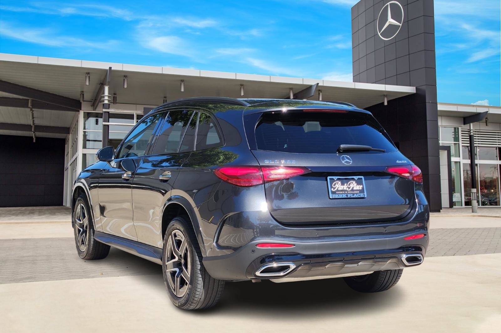 2024 Mercedes Benz GLC 300 photo 2