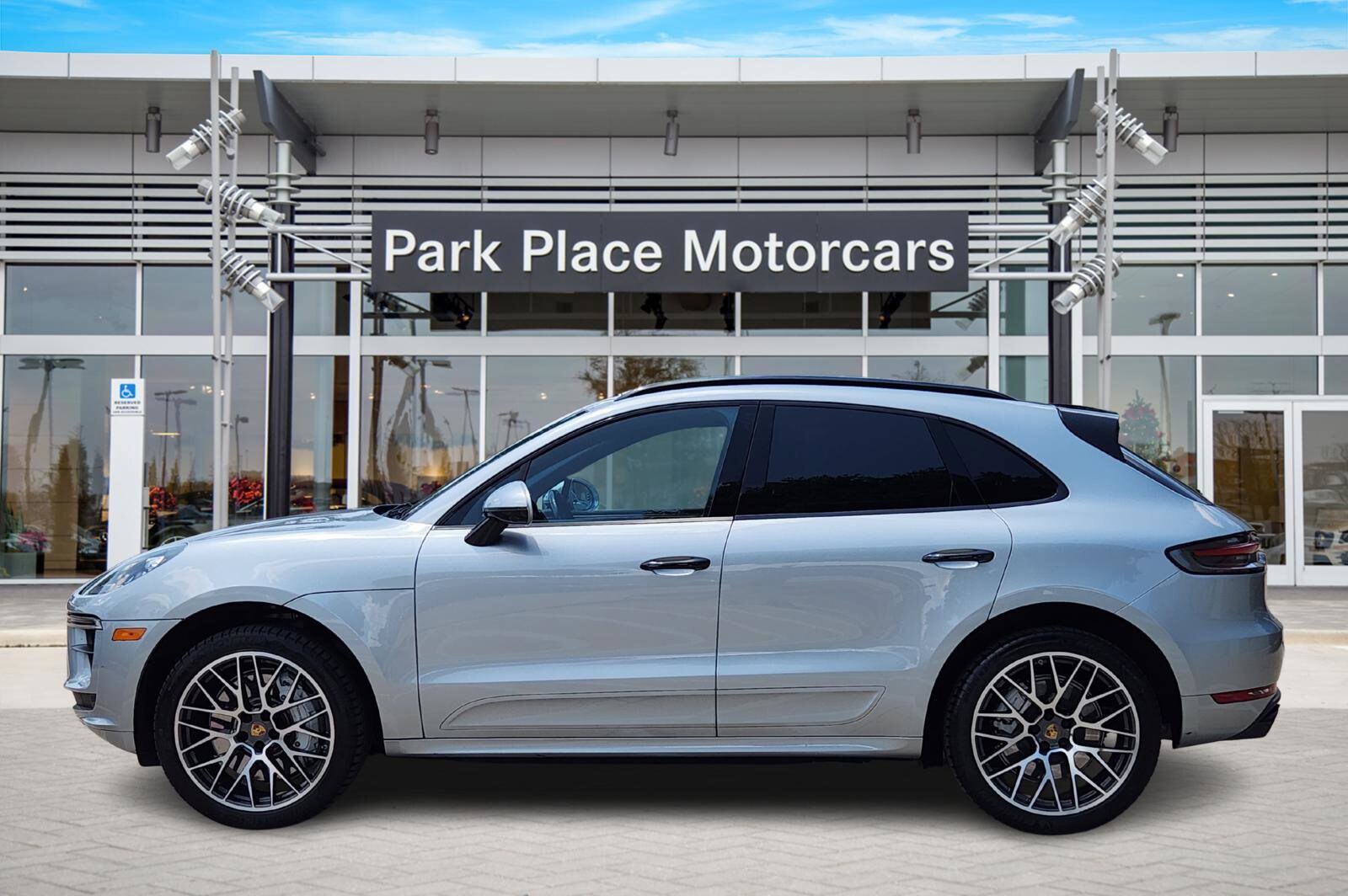 2021 Porsche Macan Turbo photo 3