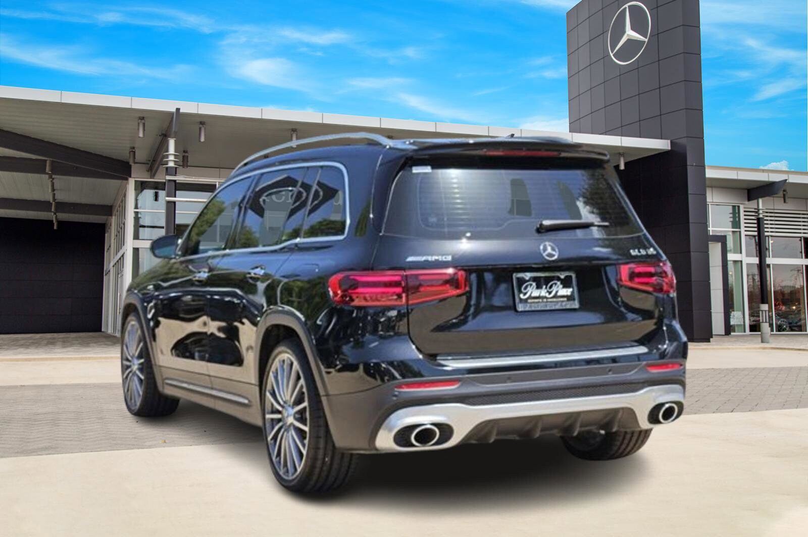 2024 Mercedes Benz GLB 35 AMG photo 2