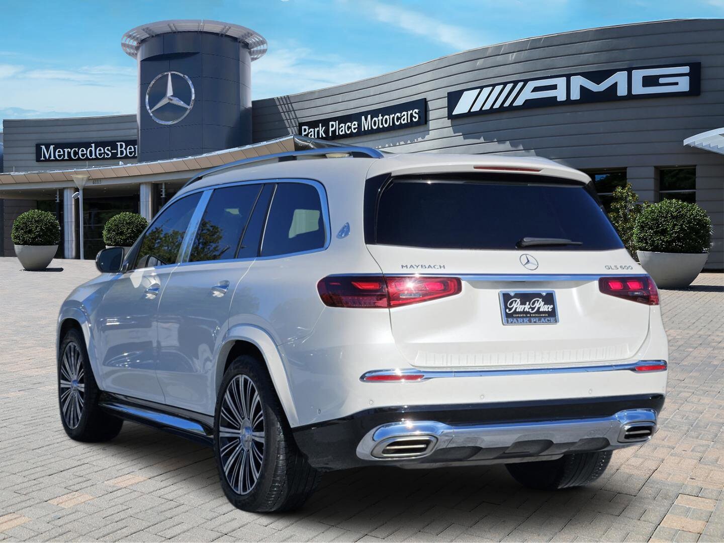 2024 Mercedes Benz GLS Maybach 600 photo 3