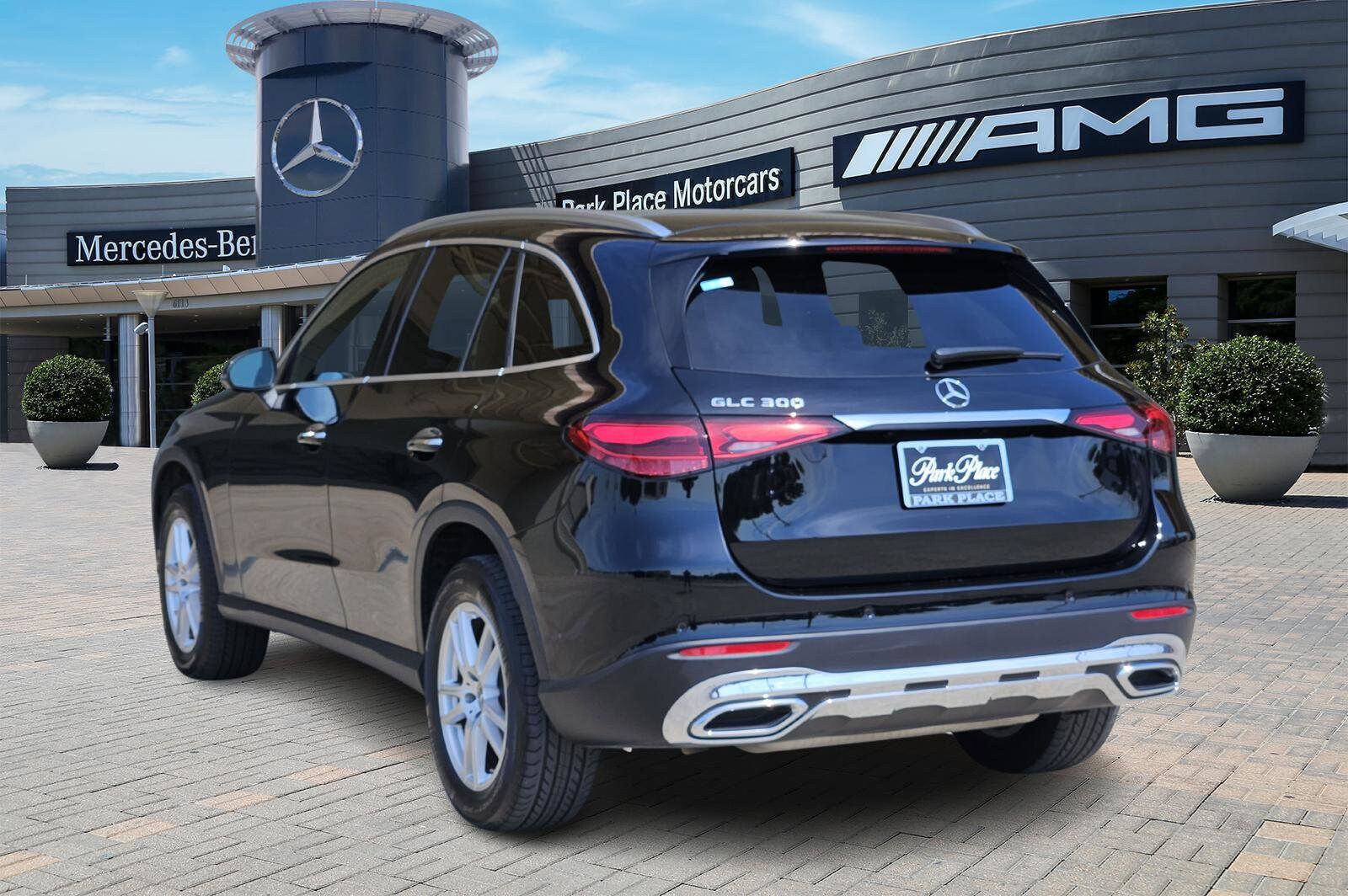 2025 Mercedes Benz GLC 300 photo 4