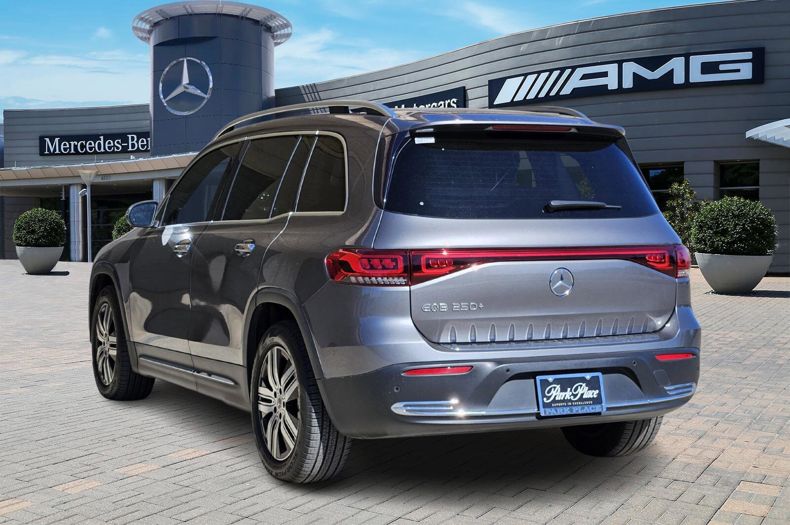 2023 Mercedes Benz EQB 250+ photo 4