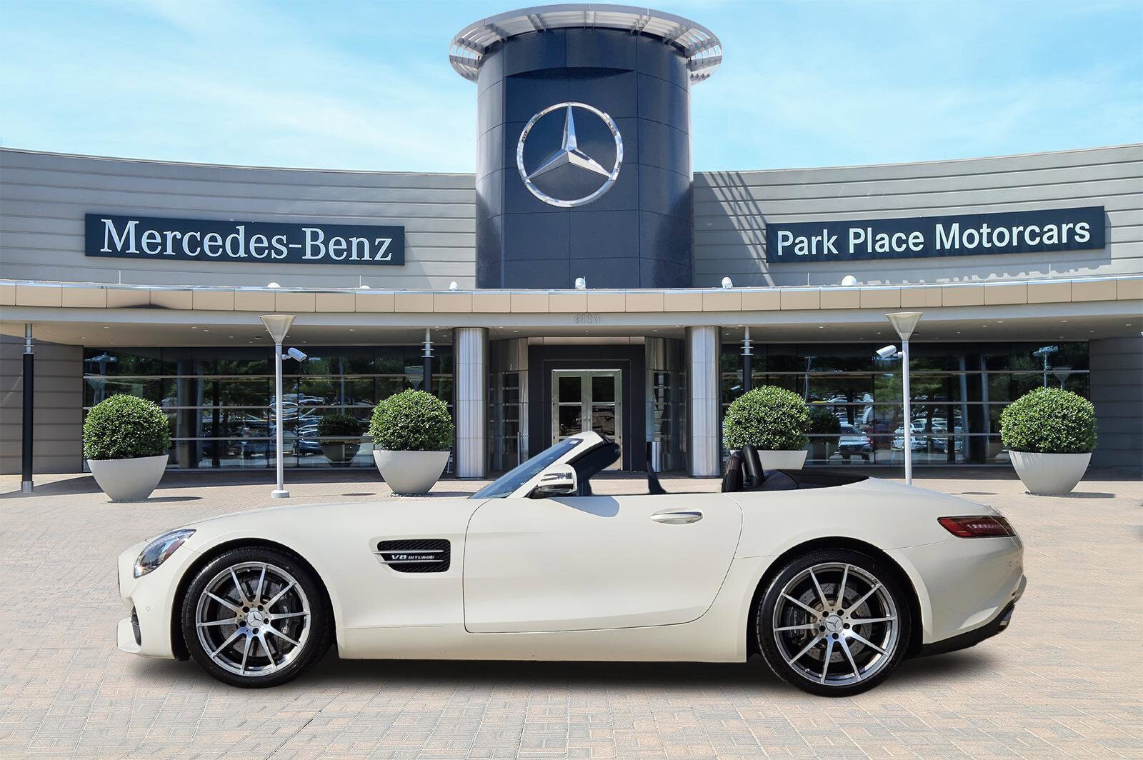2018 Mercedes Benz AMG GT Roadster photo 2