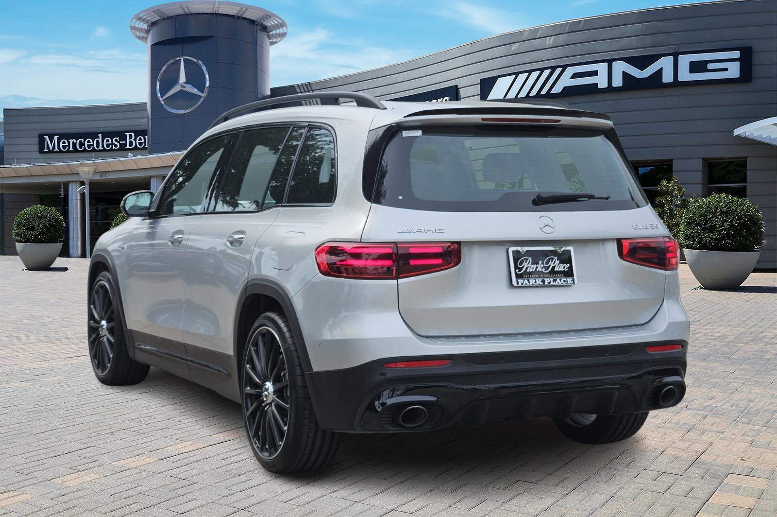 2024 Mercedes Benz GLB 35 AMG photo 3
