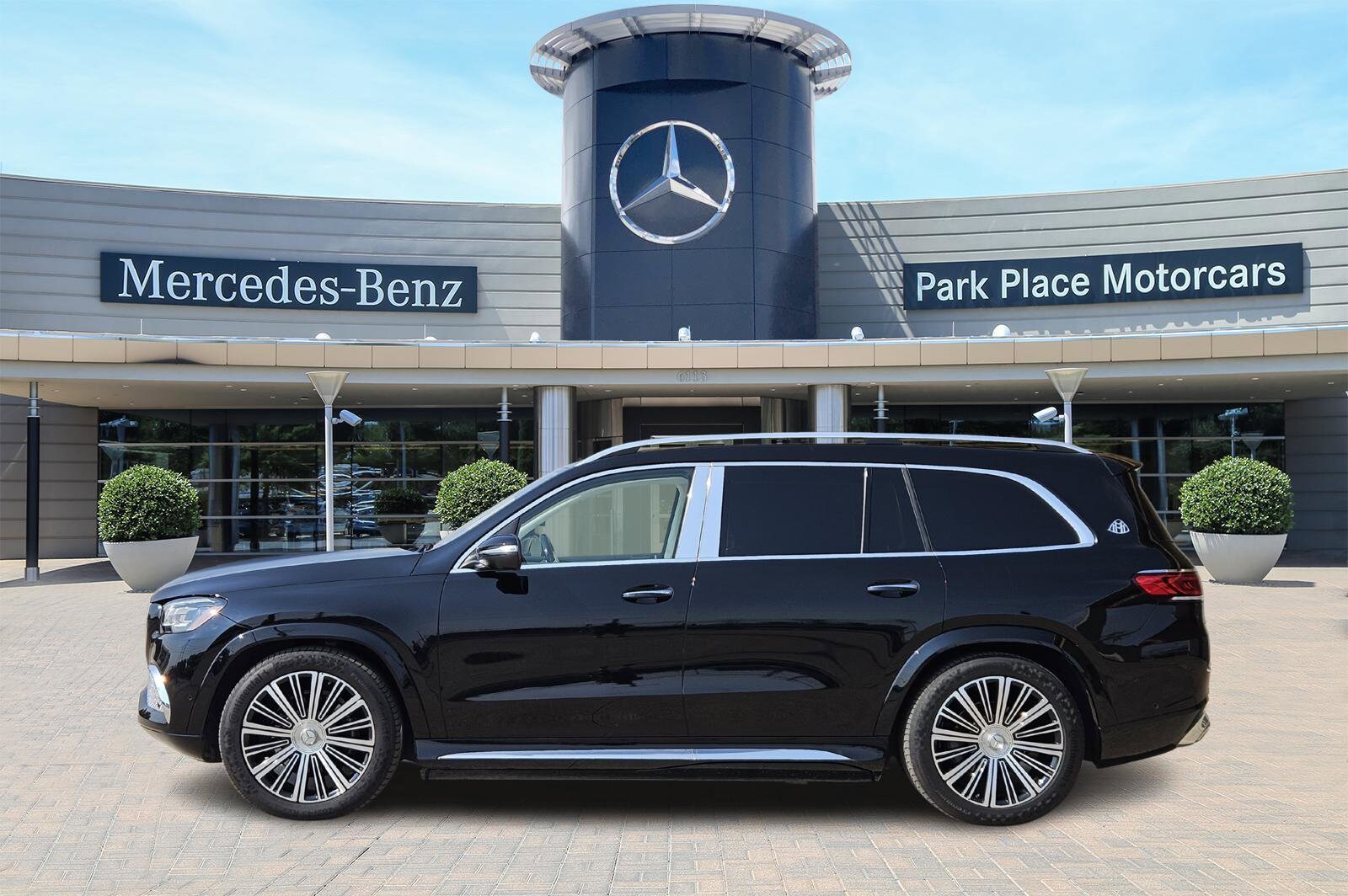 2022 Mercedes Benz GLS 600 4MATIC Maybach photo 3