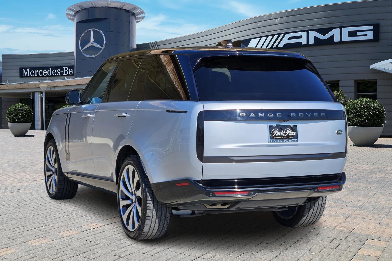 2023 Land Rover Range Rover SE photo 4