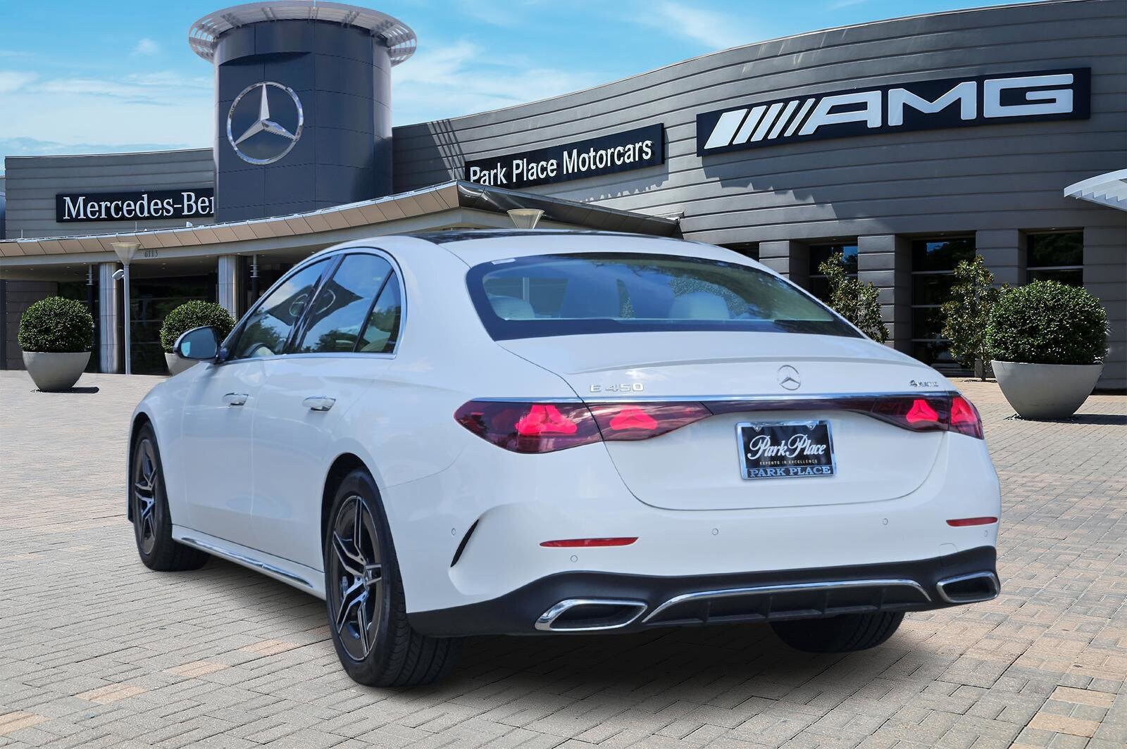 2025 Mercedes Benz E 450 4MATIC photo 4