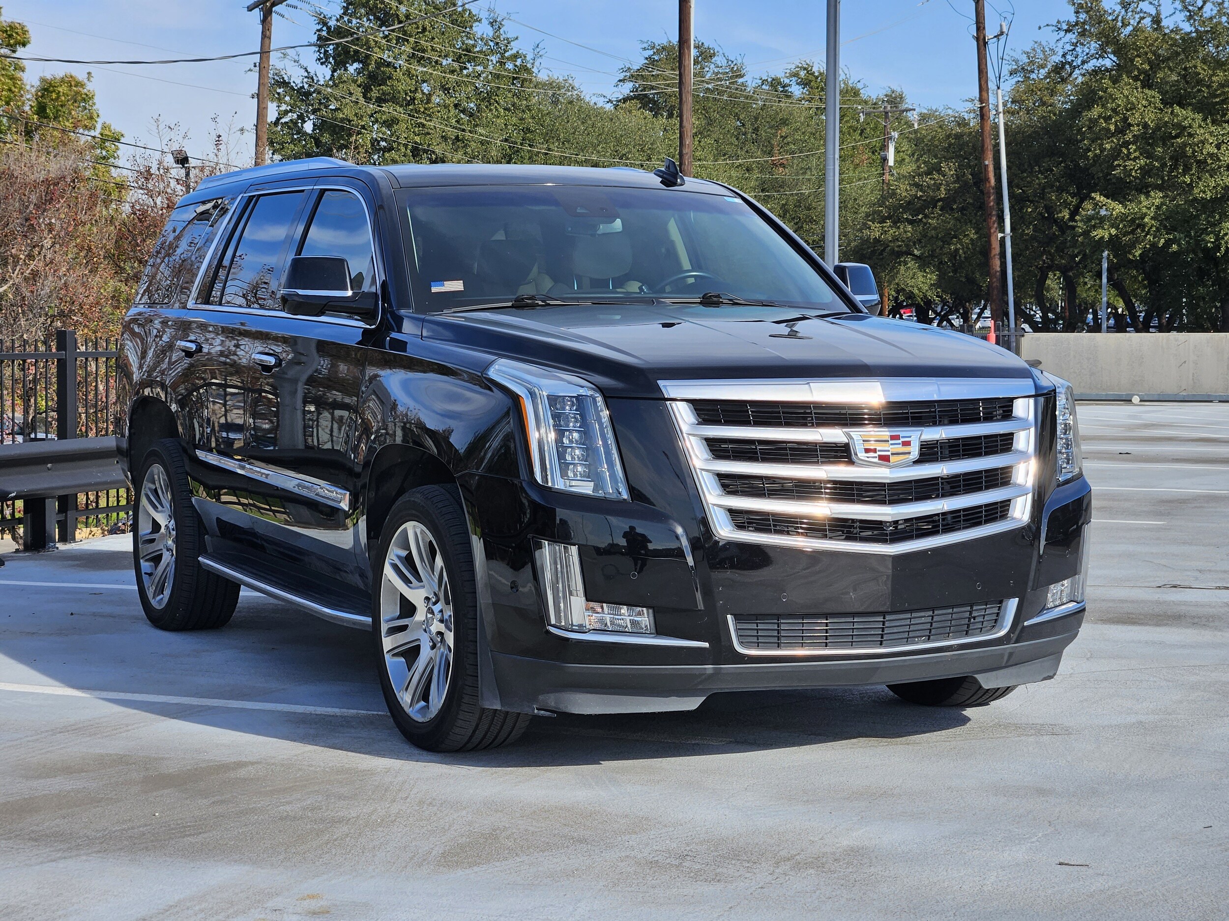 2018 Cadillac Escalade Luxury photo 2