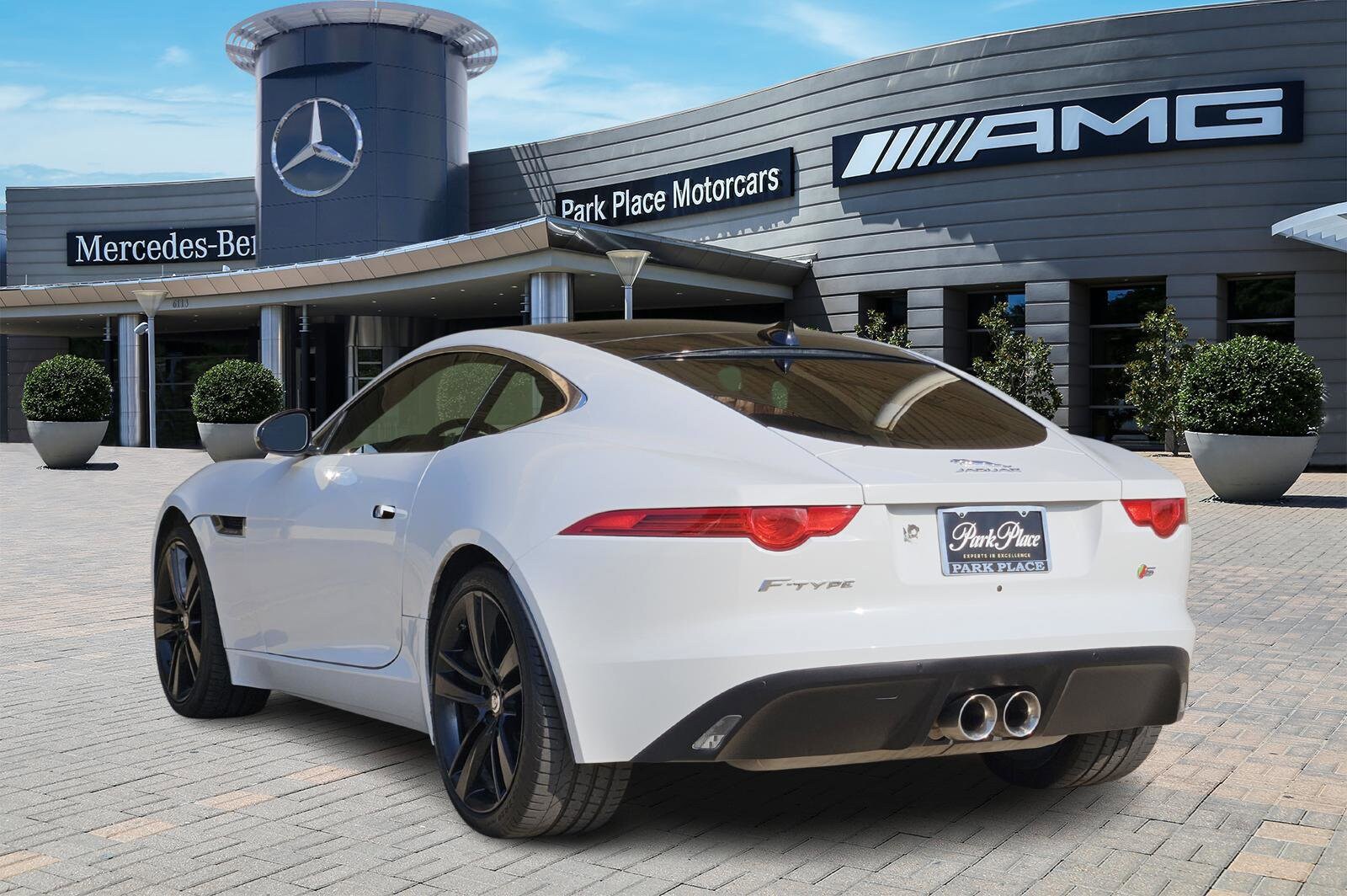 2016 Jaguar F-TYPE Premium photo 3
