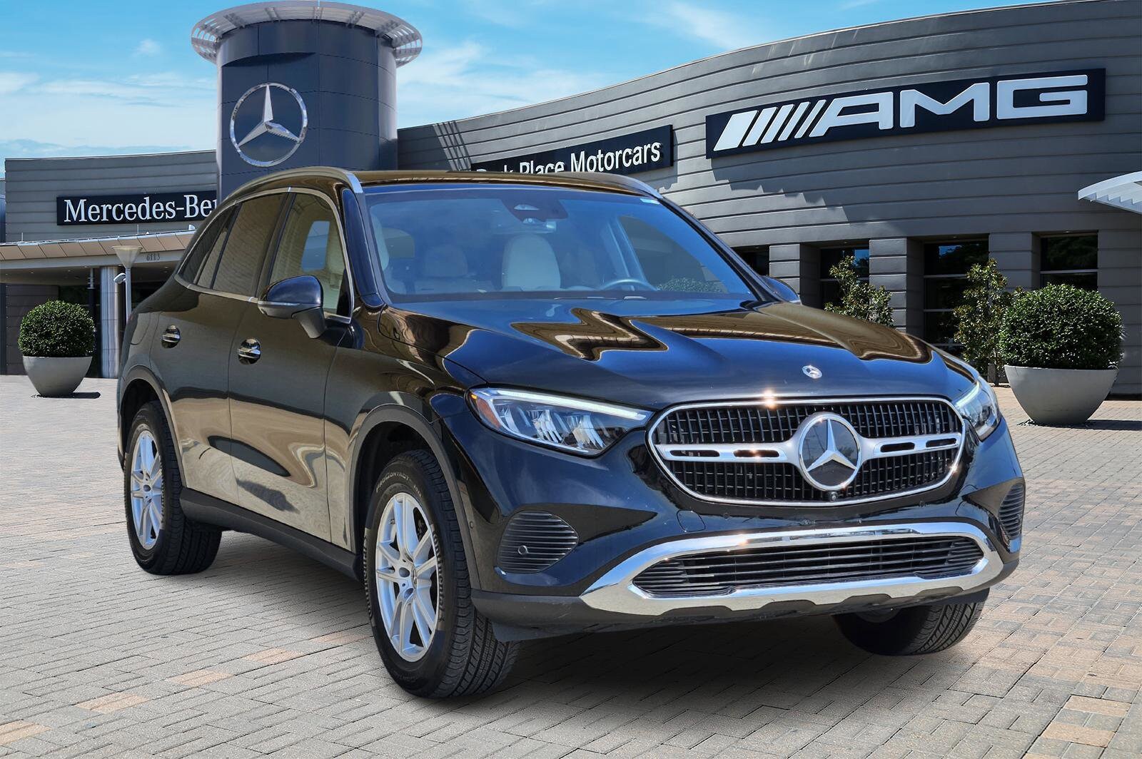 2025 Mercedes Benz GLC 300 photo 2