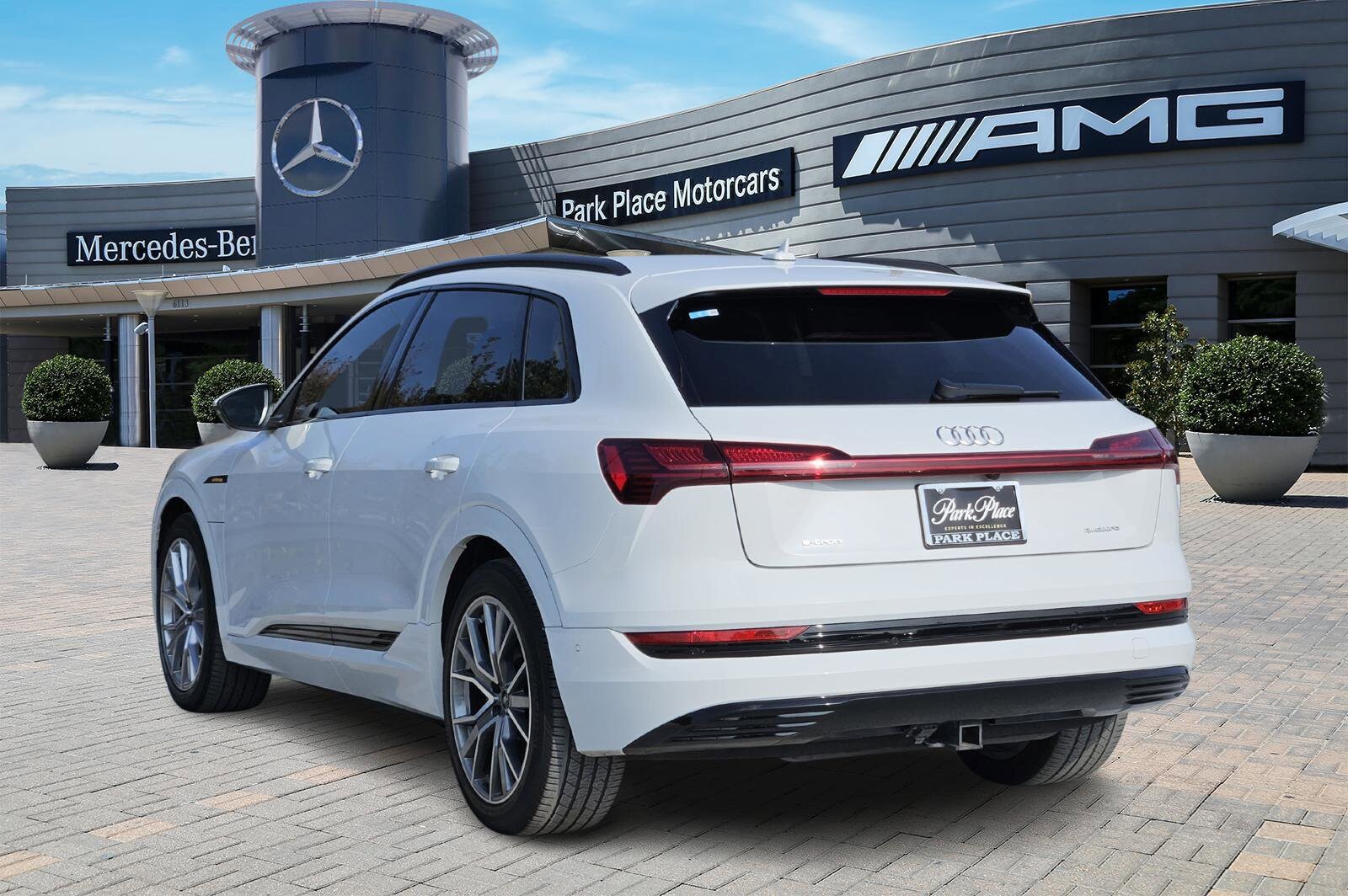 2021 Audi e-tron Prestige photo 4