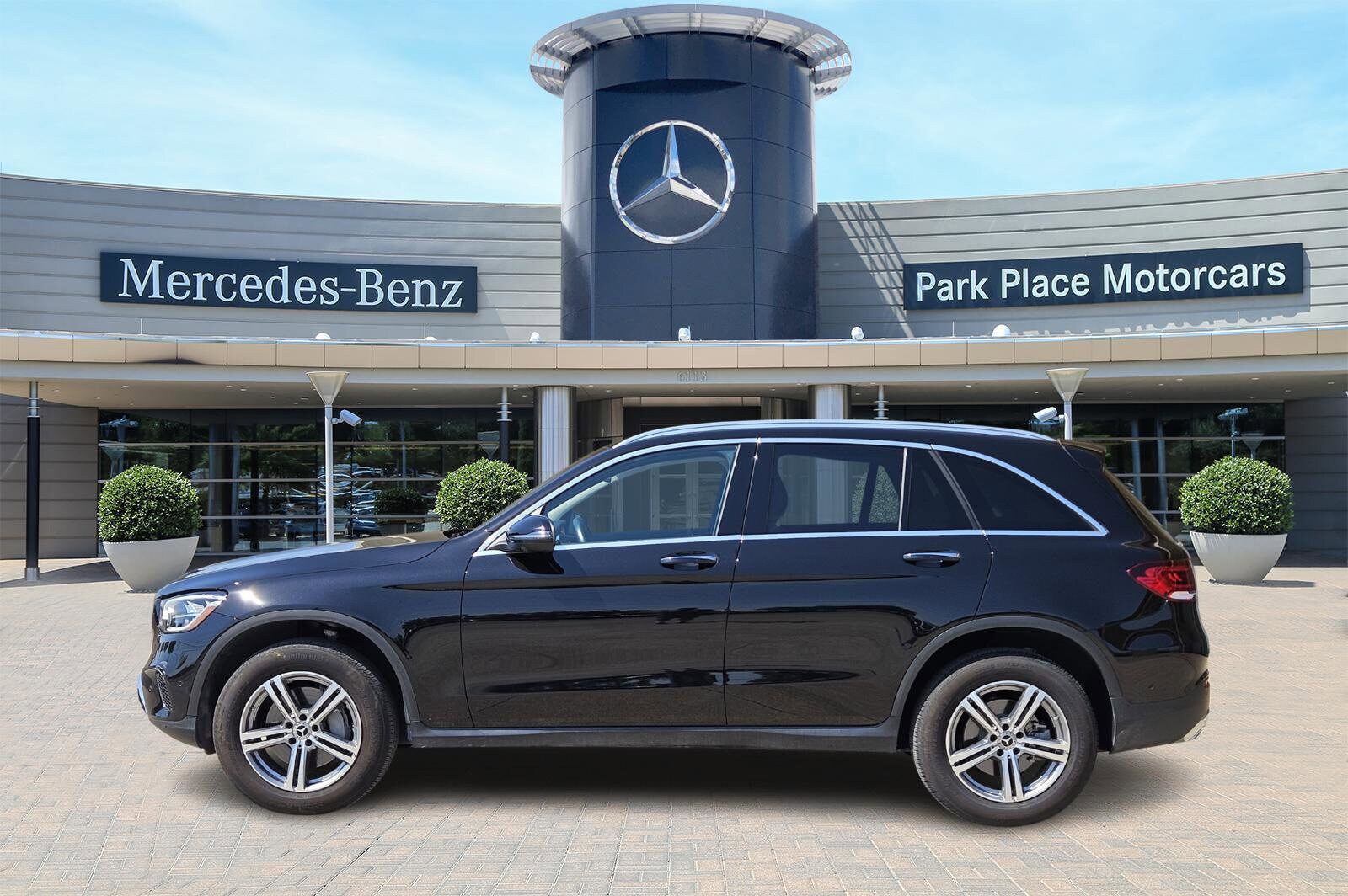 2022 Mercedes Benz GLC 300 photo 3