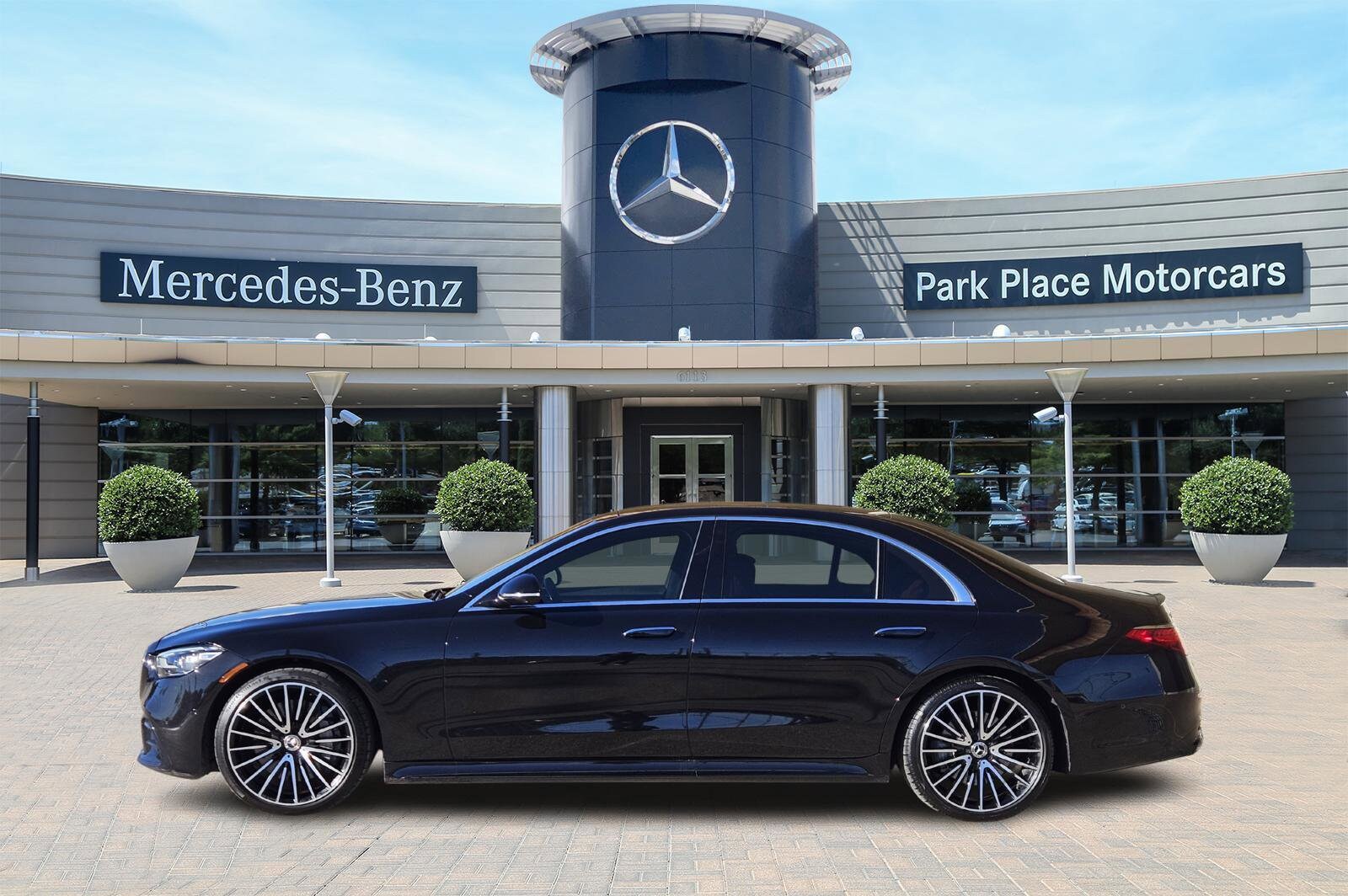 2022 Mercedes Benz S 580 4MATIC photo 2