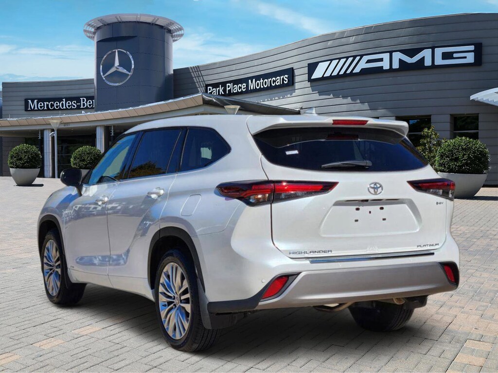 Used 2025 Toyota Highlander Hybrid Platinum SUV