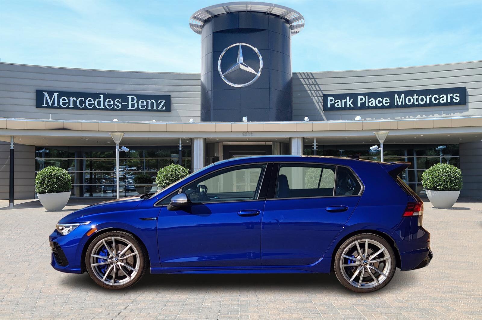 2024 Volkswagen Golf R photo 2