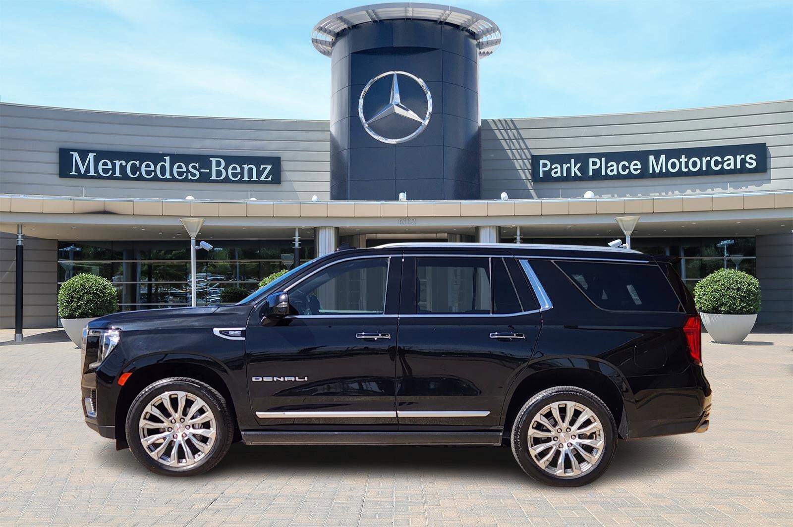 2023 Gmc Yukon Denali photo 2