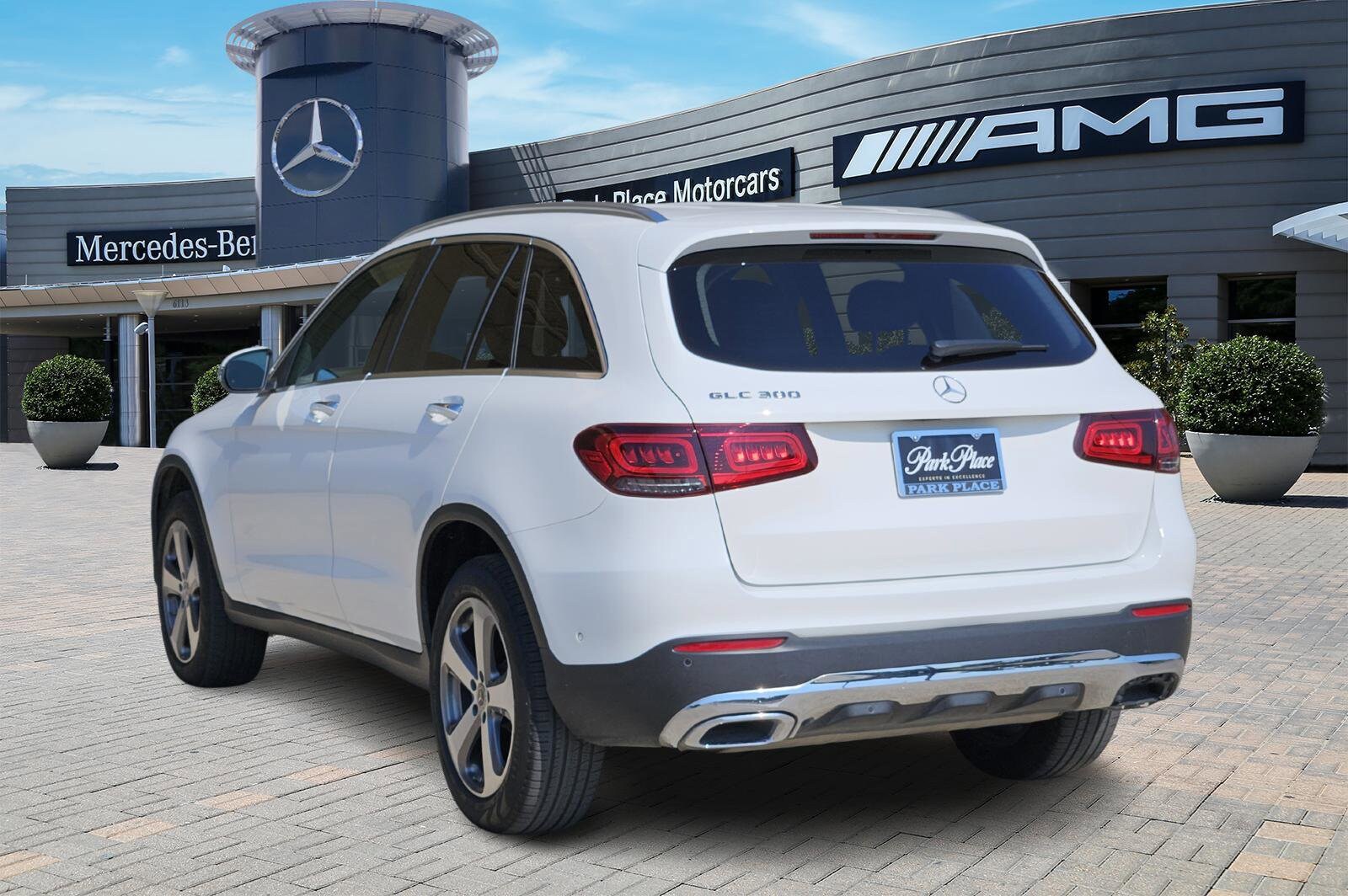 2022 Mercedes Benz GLC 300 photo 2