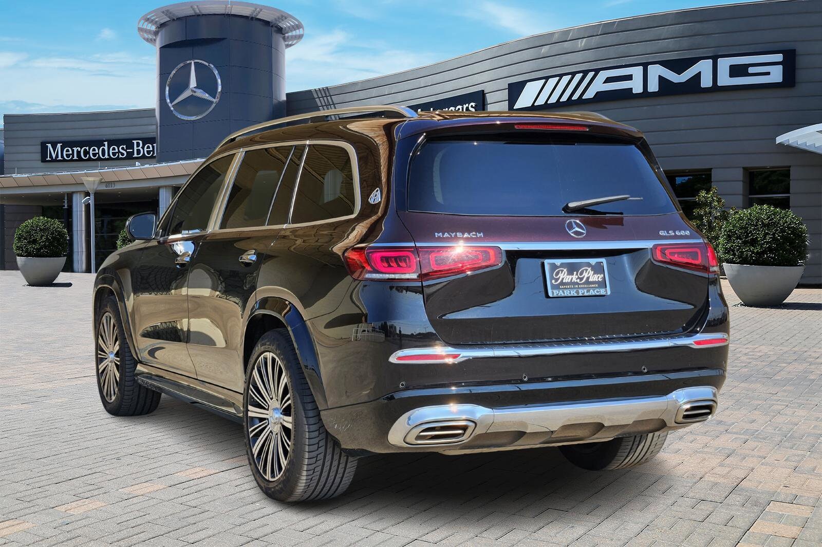 2023 Mercedes Benz GLS Maybach 600 4MATIC photo 3