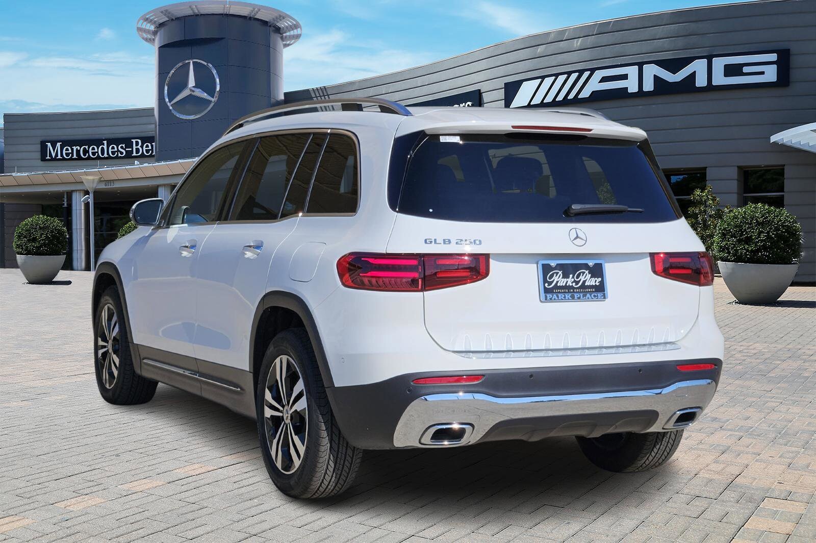 2025 Mercedes Benz GLB 250 photo 3