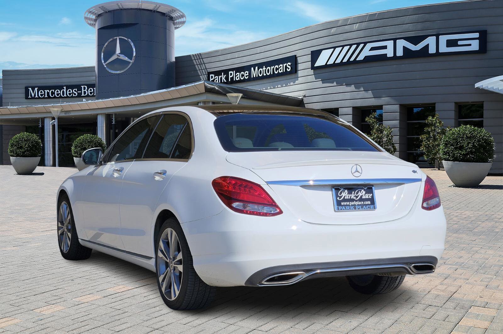 2017 Mercedes Benz C 300 Sedan photo 4