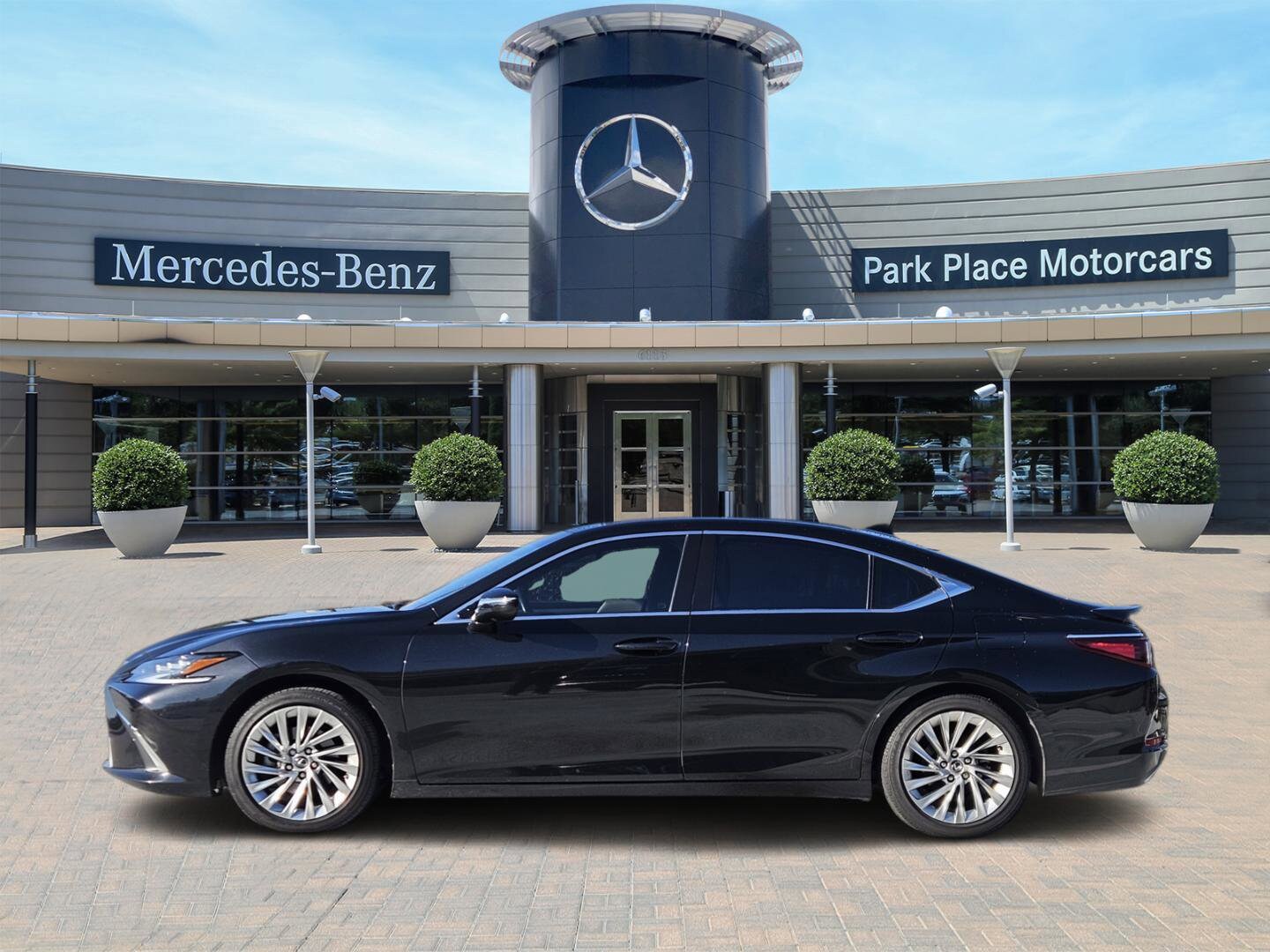 2022 Lexus ES 350 Ultra Luxury photo 2