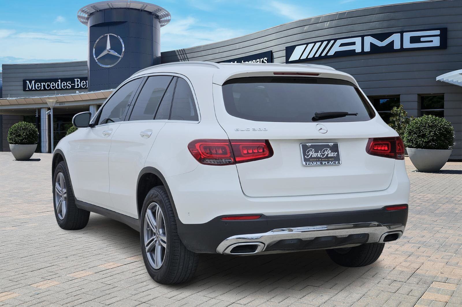 2022 Mercedes Benz GLC 300 photo 2