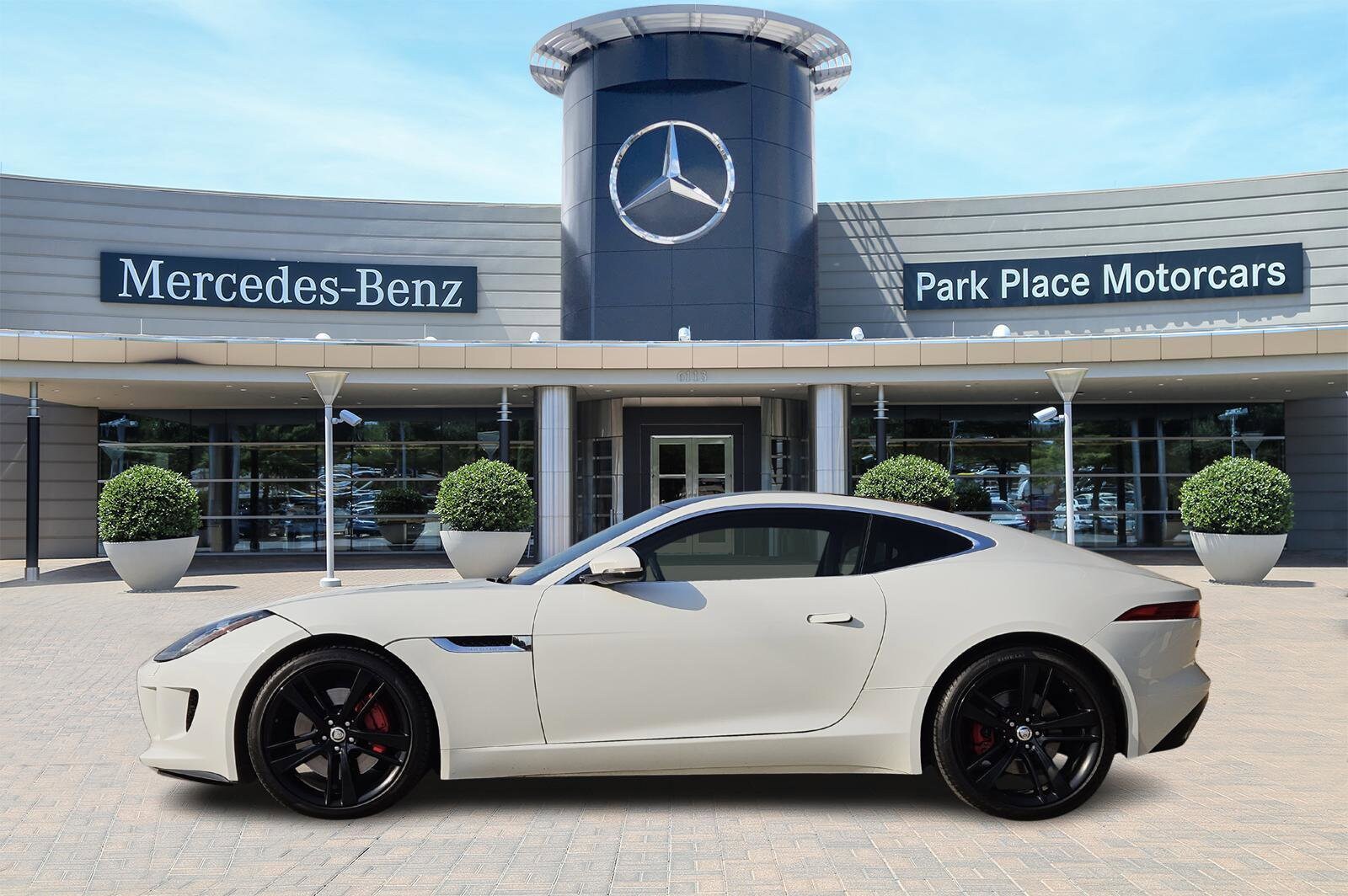 2016 Jaguar F-TYPE Premium photo 2