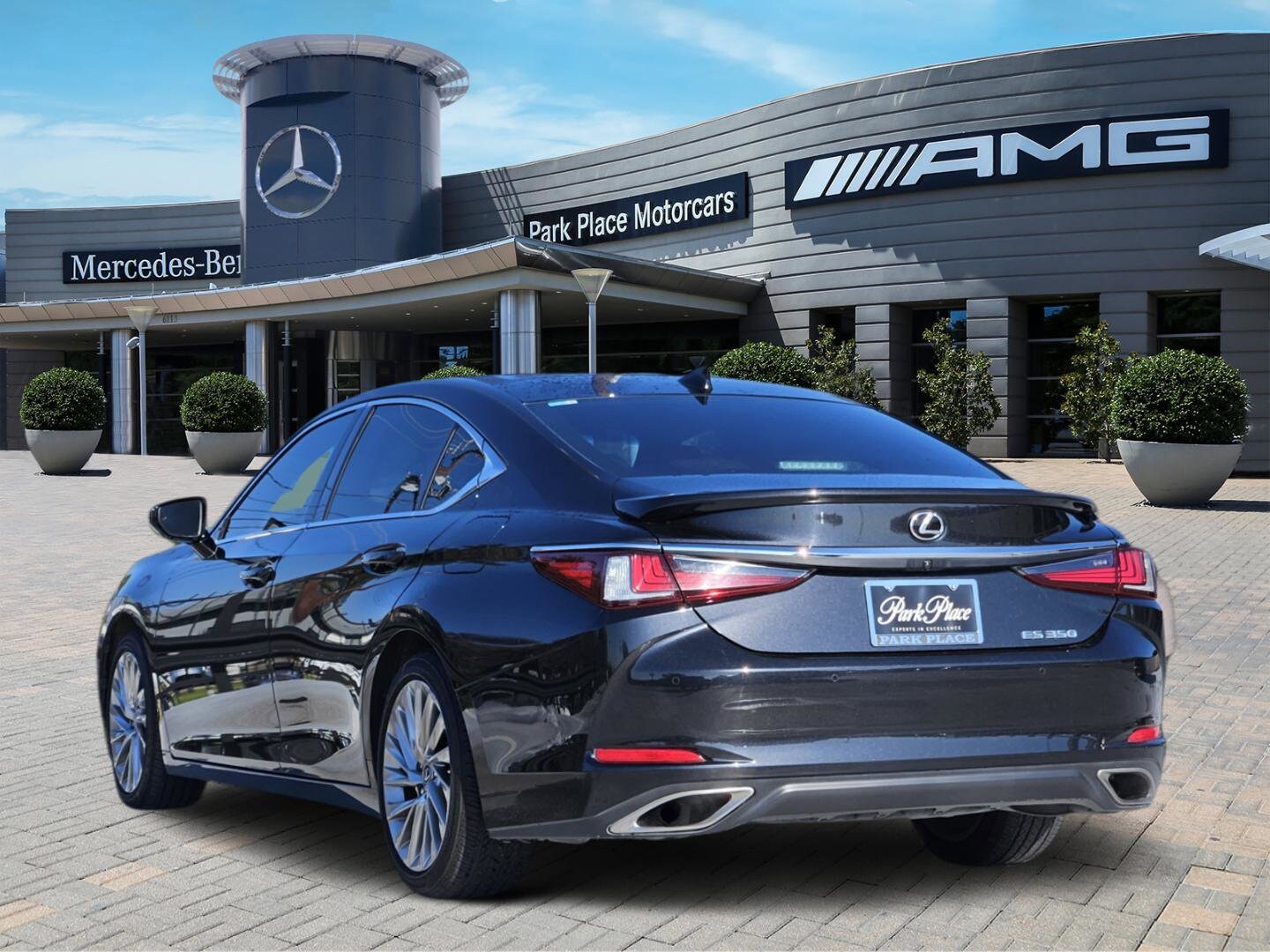 2022 Lexus ES 350 Ultra Luxury photo 3