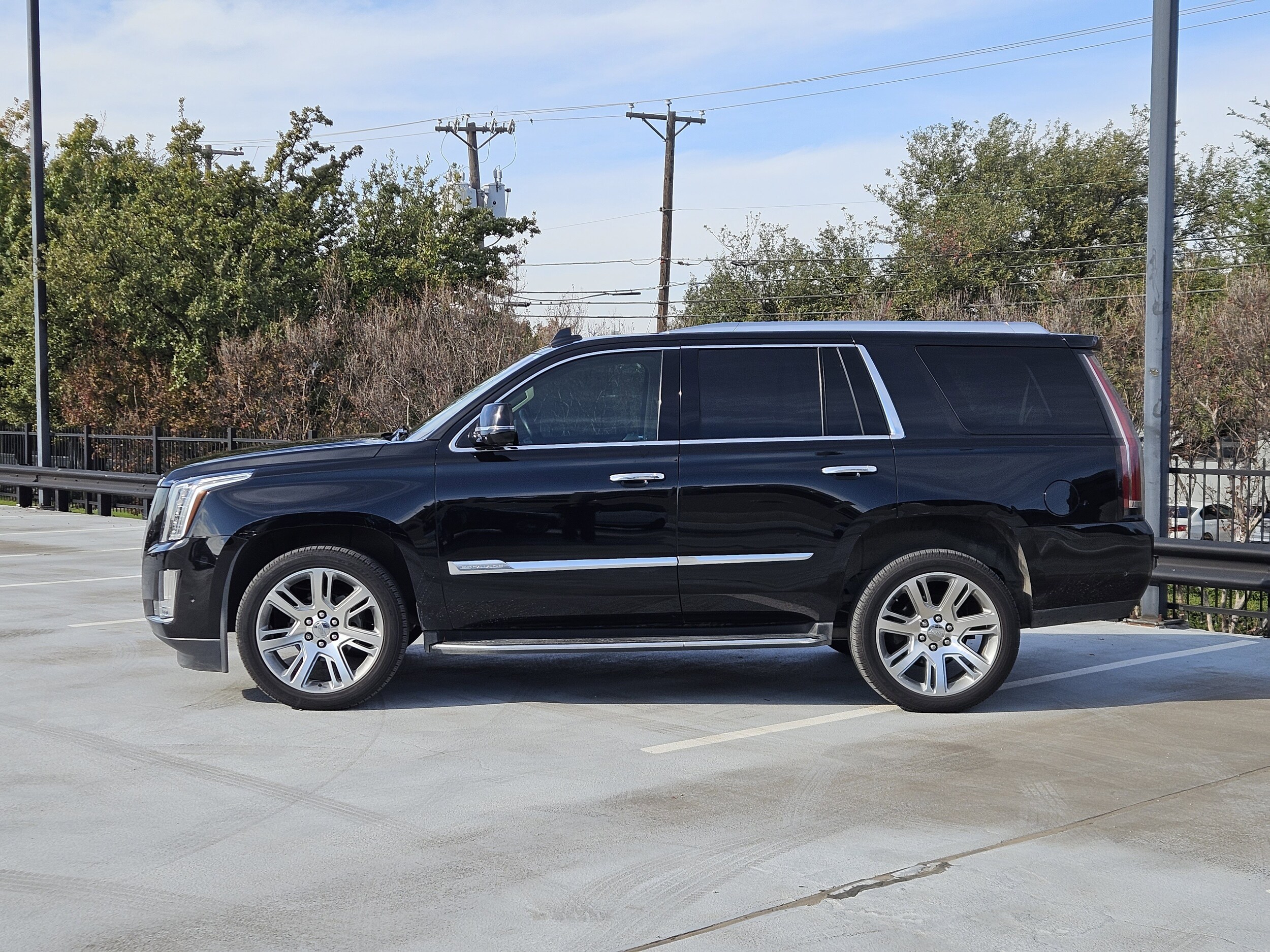 2018 Cadillac Escalade Luxury photo 3