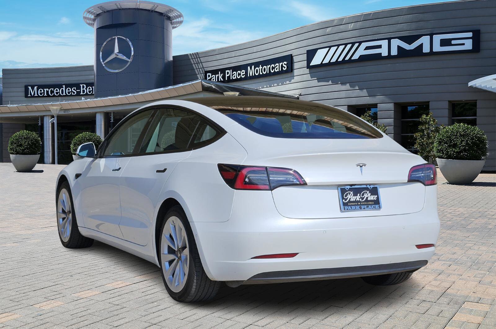 2021 Tesla Model 3 Standard Range Plus photo 3