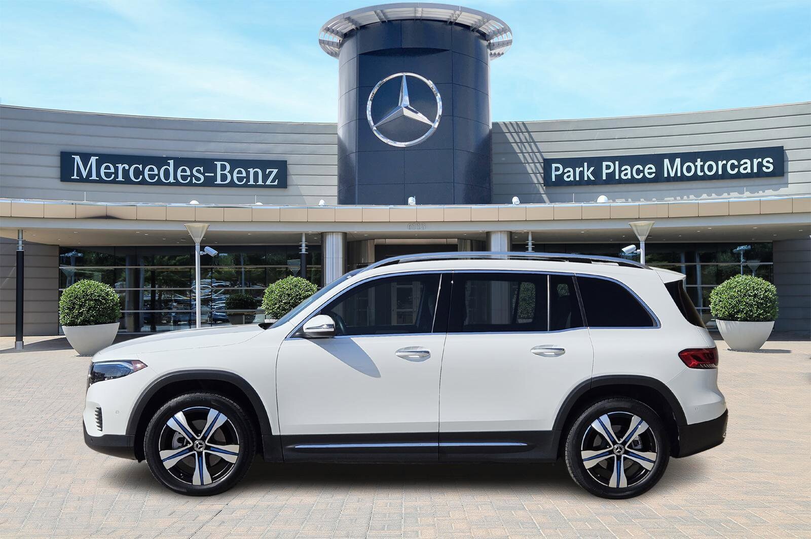 2023 Mercedes Benz EQB 350 4MATIC photo 3