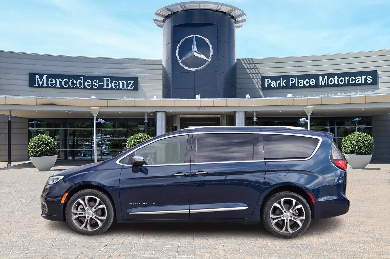 2021 Chrysler Pacifica Pinnacle photo 3