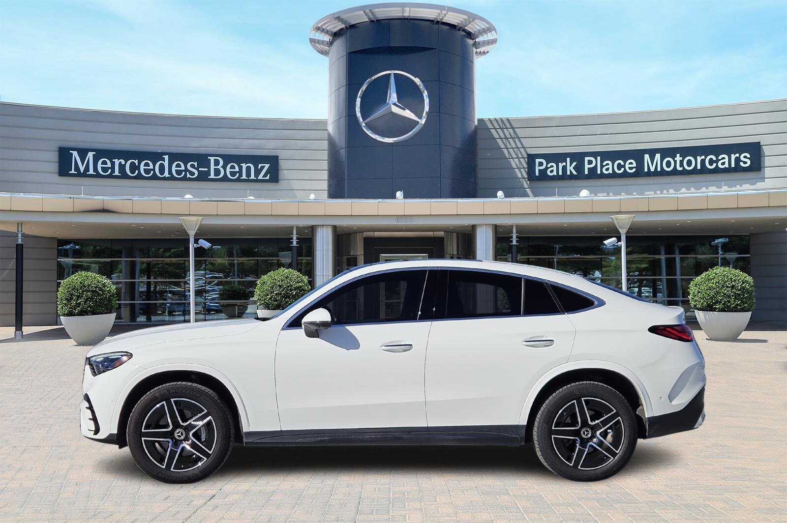 2024 Mercedes Benz GLC 300 Coupe photo 2