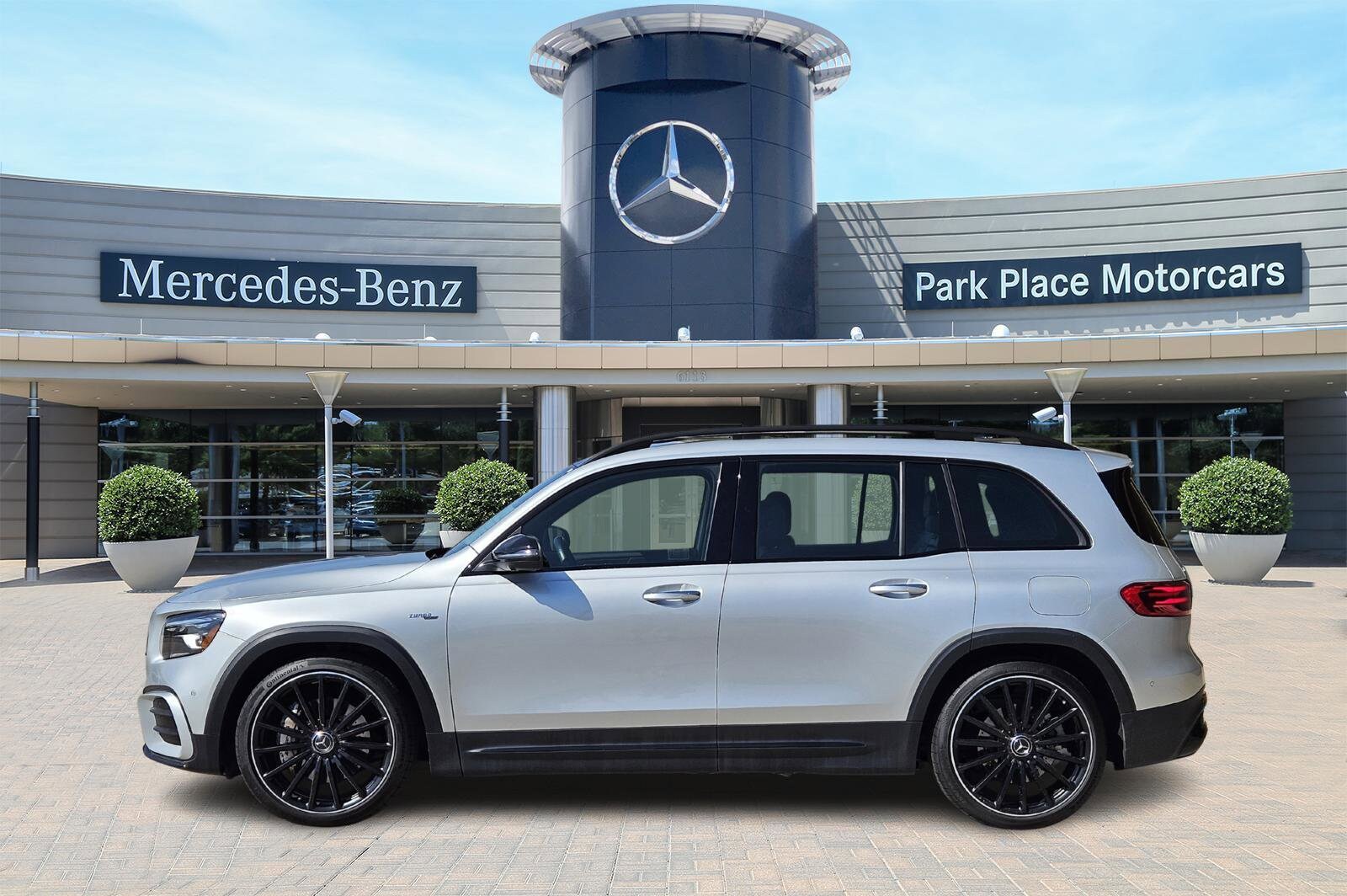 2024 Mercedes Benz GLB 35 AMG photo 3