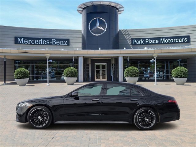 2023 Land Rover Range Rover SE photo 2