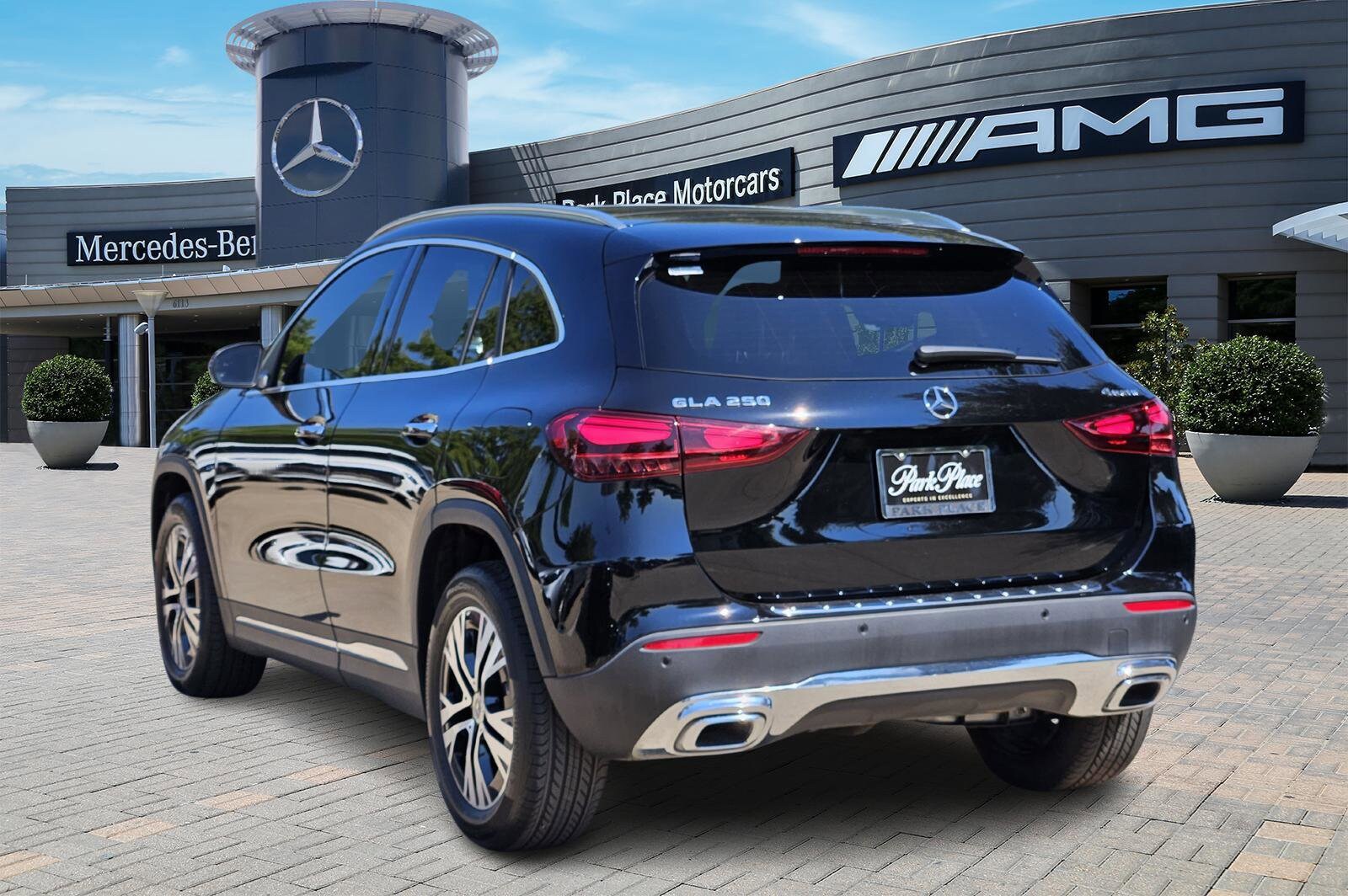 2025 Mercedes Benz GLA 250 4MATIC photo 4