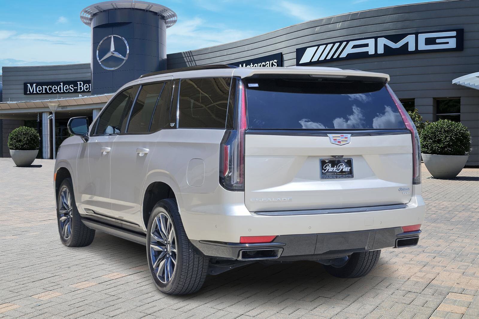 2023 Cadillac Escalade Sport Platinum photo 4